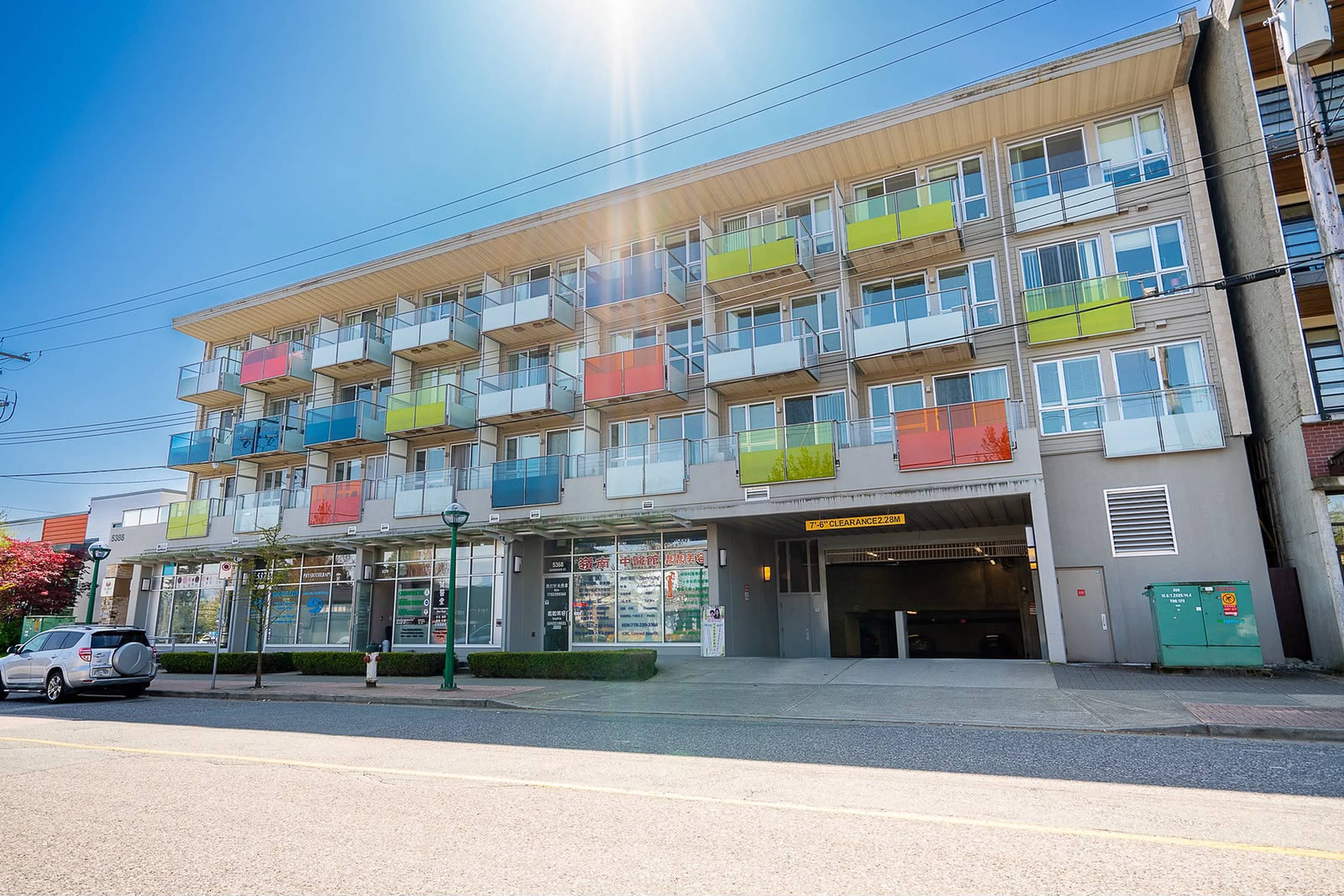 1 ch.  · 1 s. de bains for rent $2,100 / mois