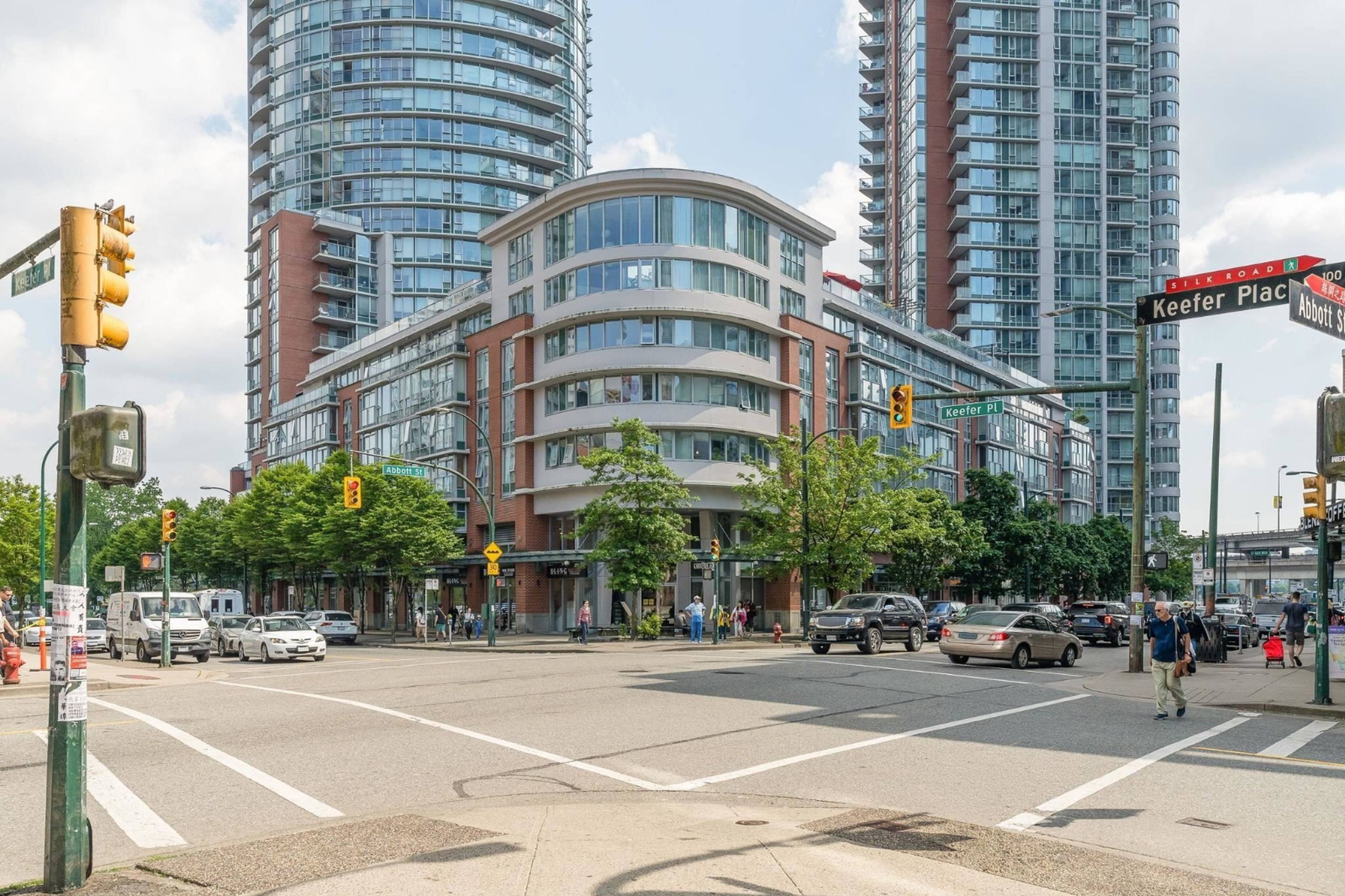 1 ch.  · 1 s. de bains for rent $1,400 / mois