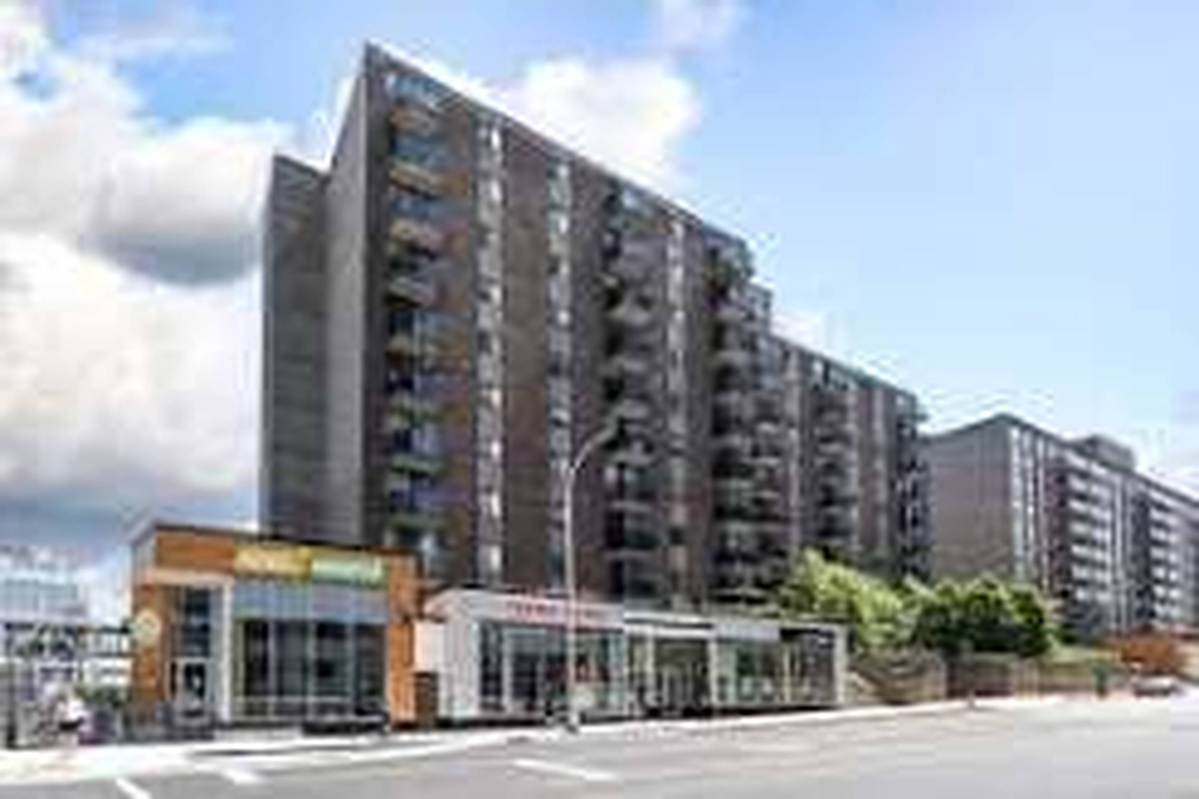 1 ch.  · 1 s. de bains for rent $1,100 / mois