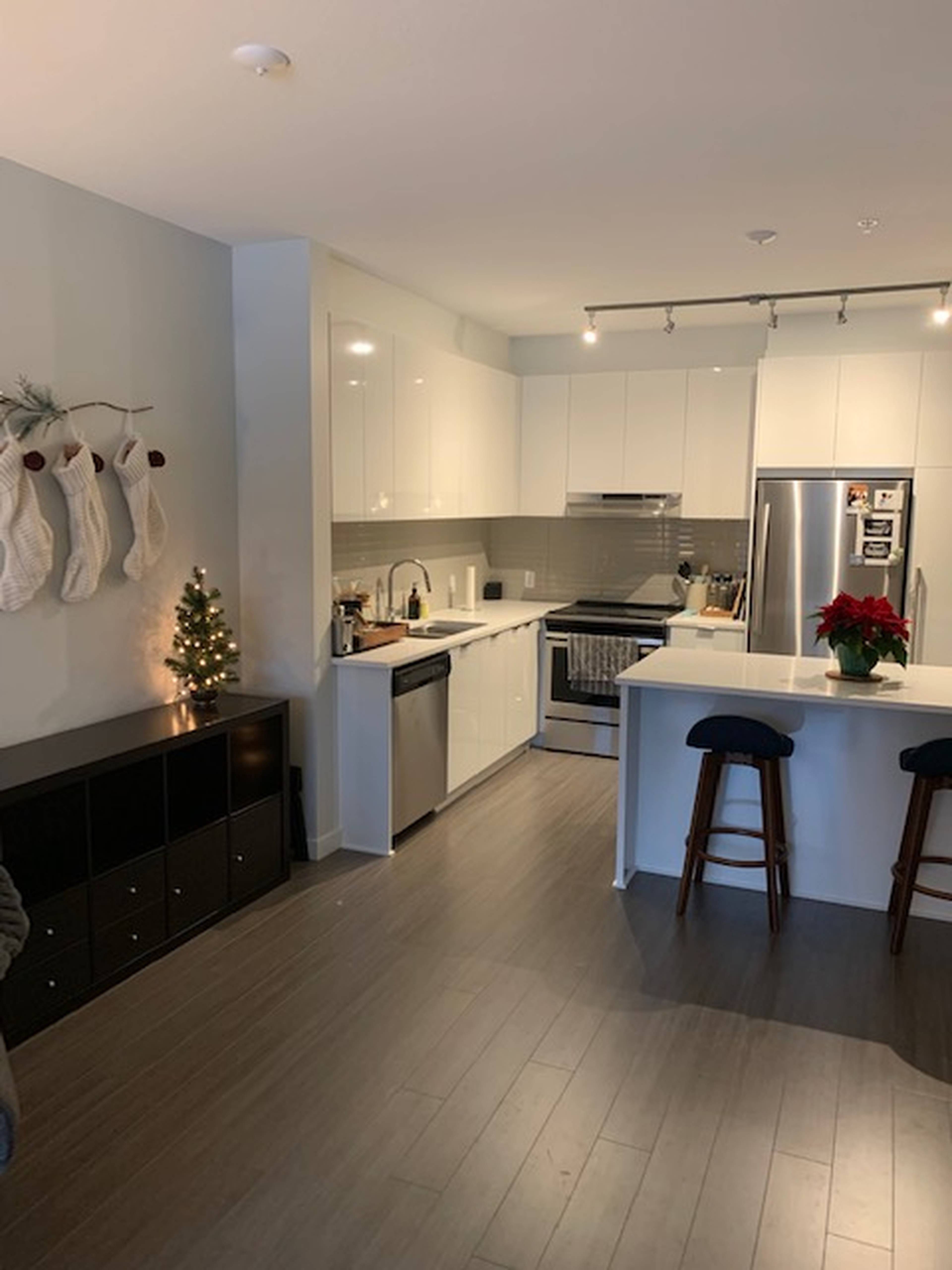 2 ch.  · 2 s. de bains for rent $2,150 / mois