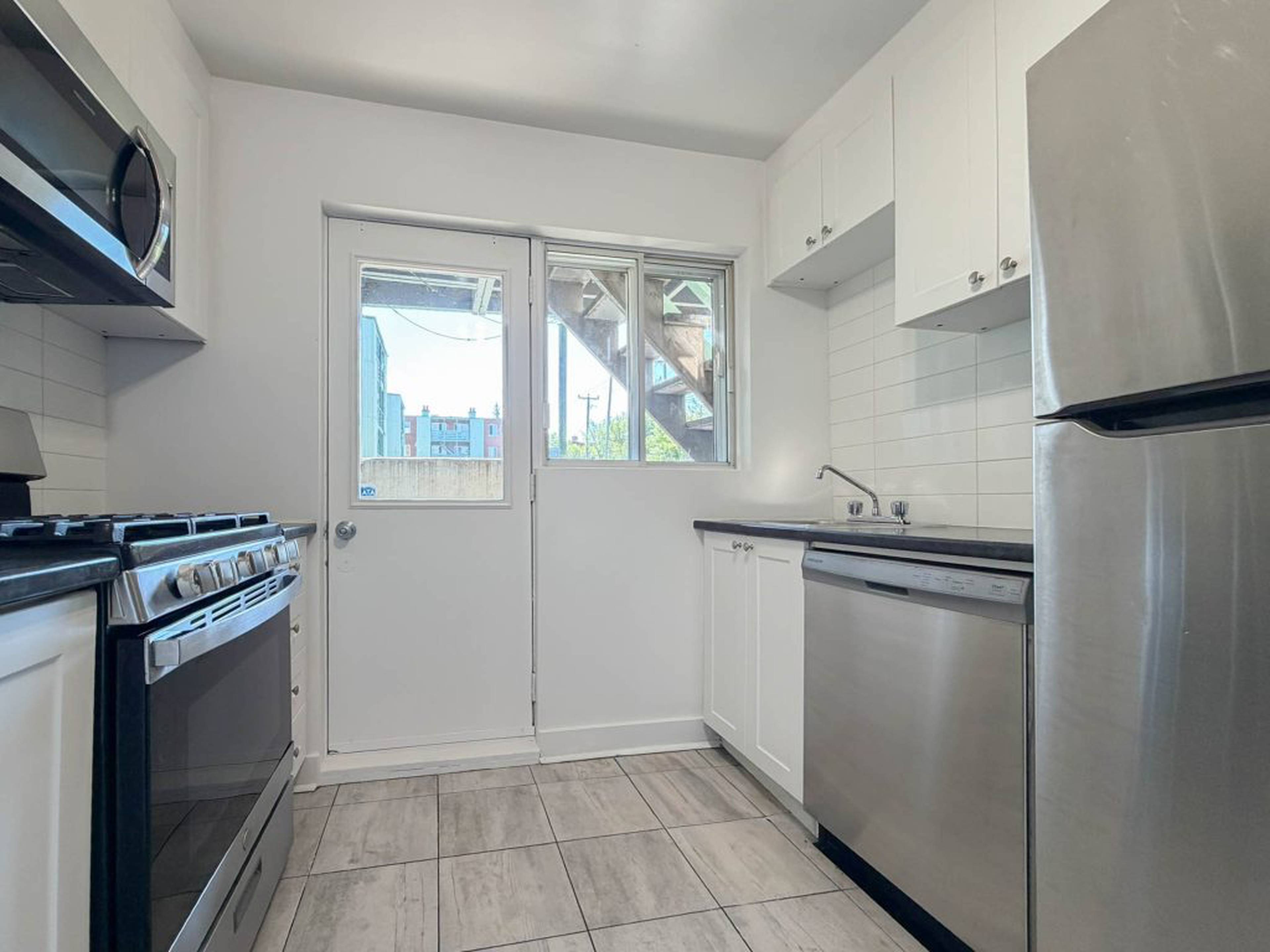 3 ch.  · 1 s. de bains for rent $1,399 / mois