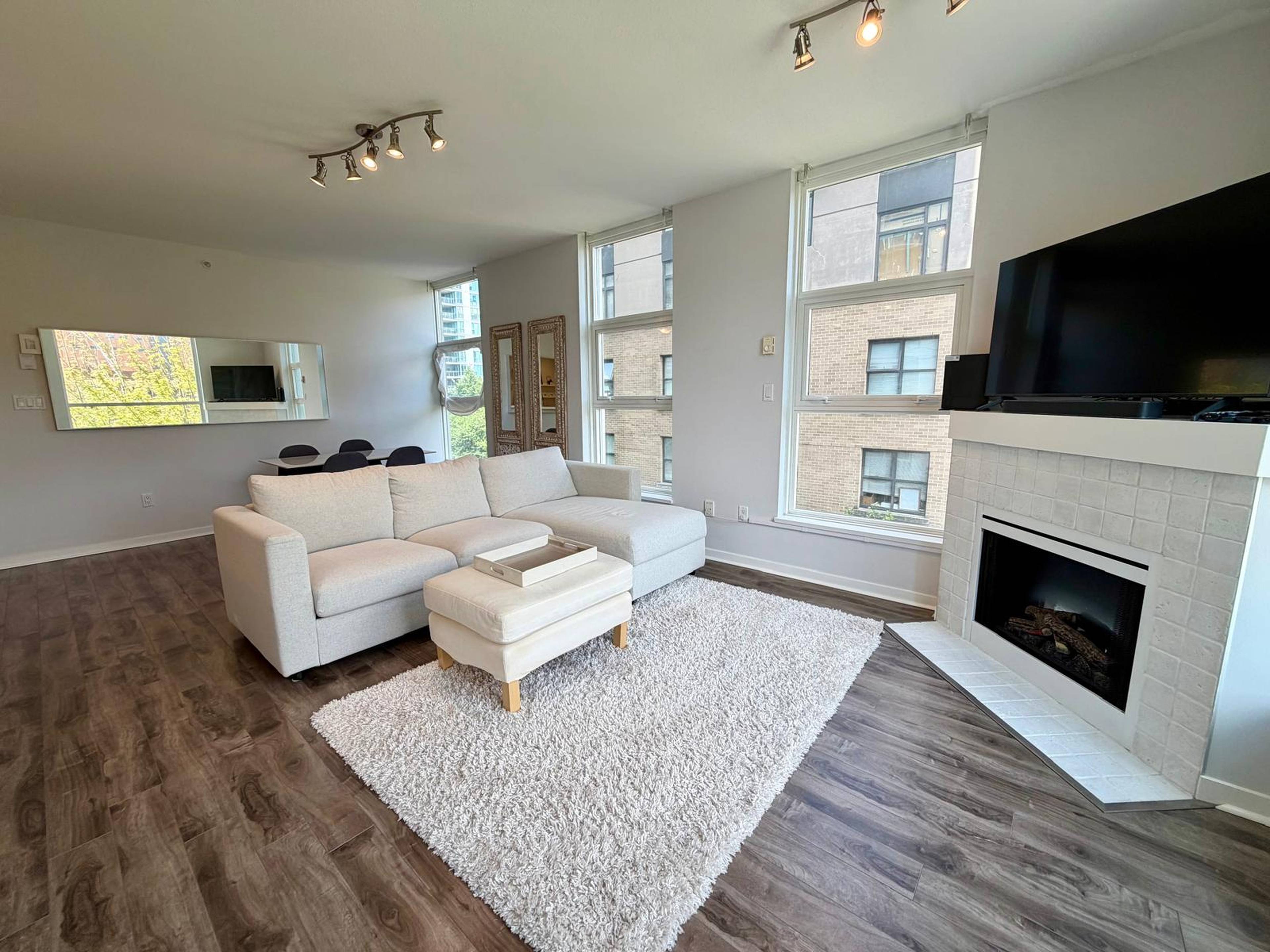 1 ch.  · 1 s. de bains for rent $3,000 / mois