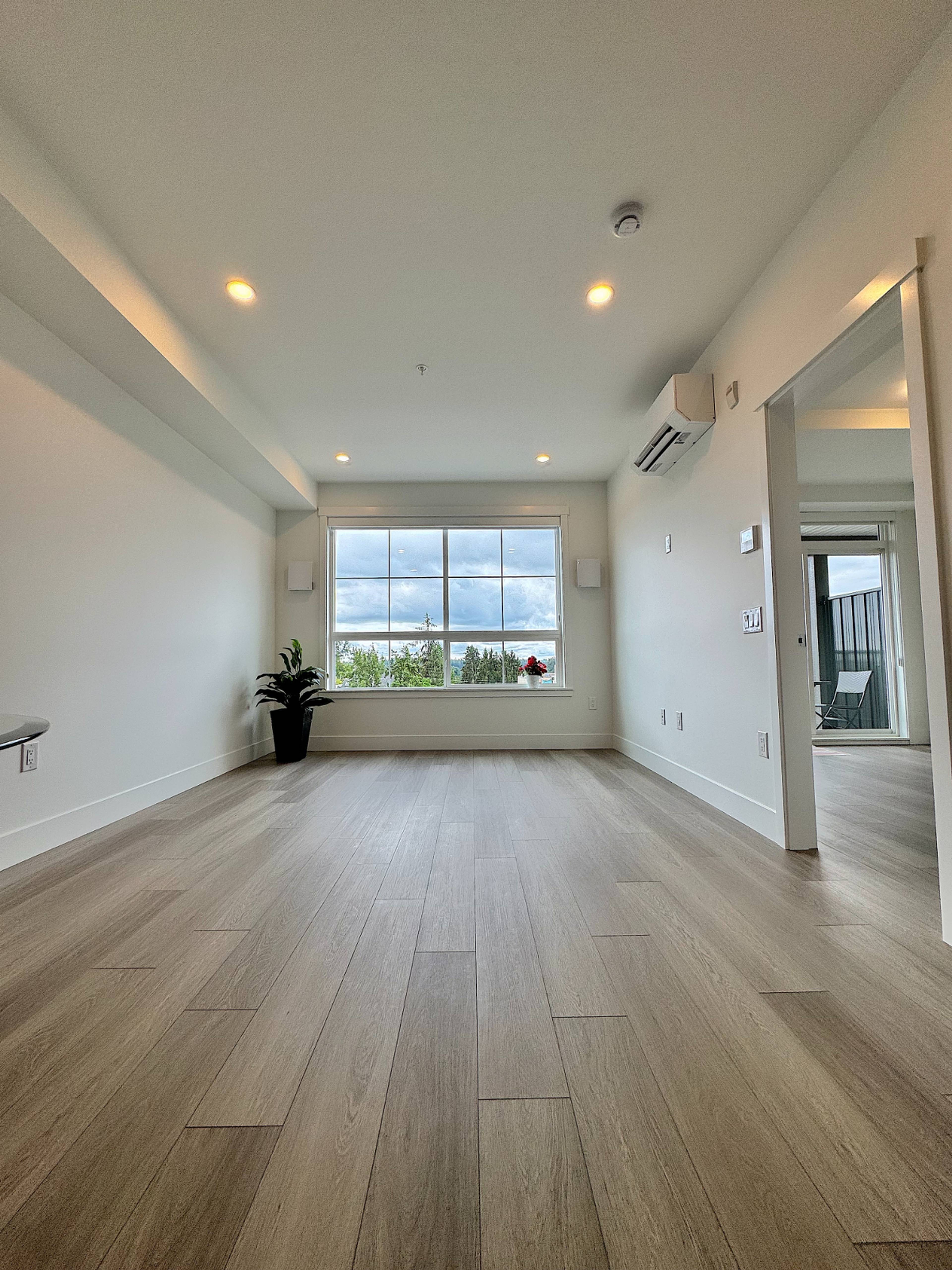 2 ch.  · 1 s. de bains for rent $2,100 / mois