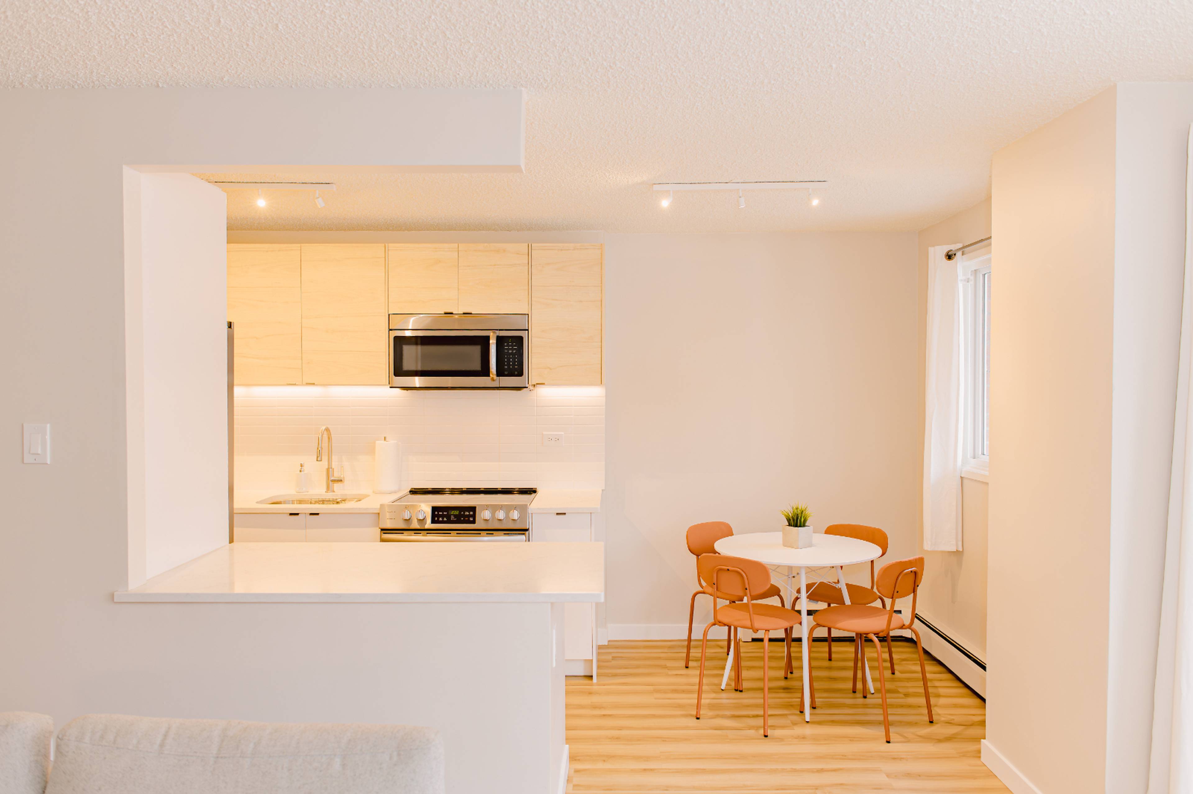 2 ch.  · 1 s. de bains for rent $2,000 / mois