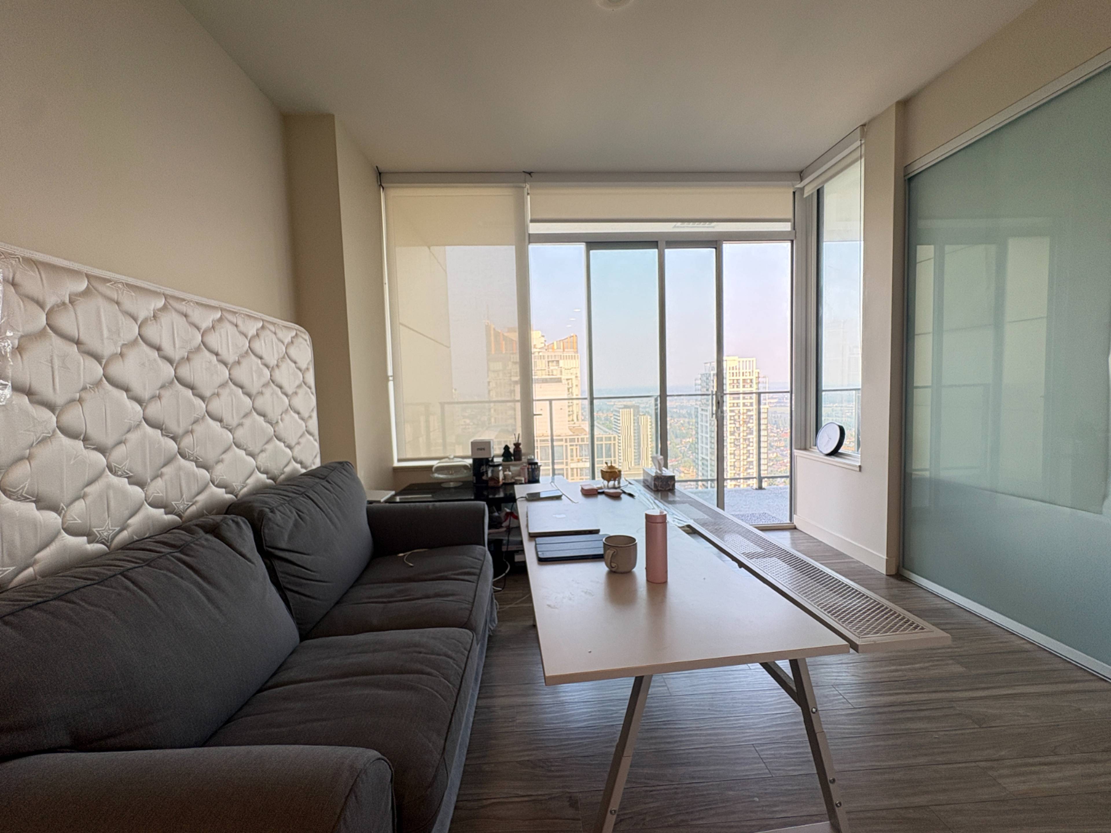 1 ch.  · 1 s. de bains for rent $2,400 / mois