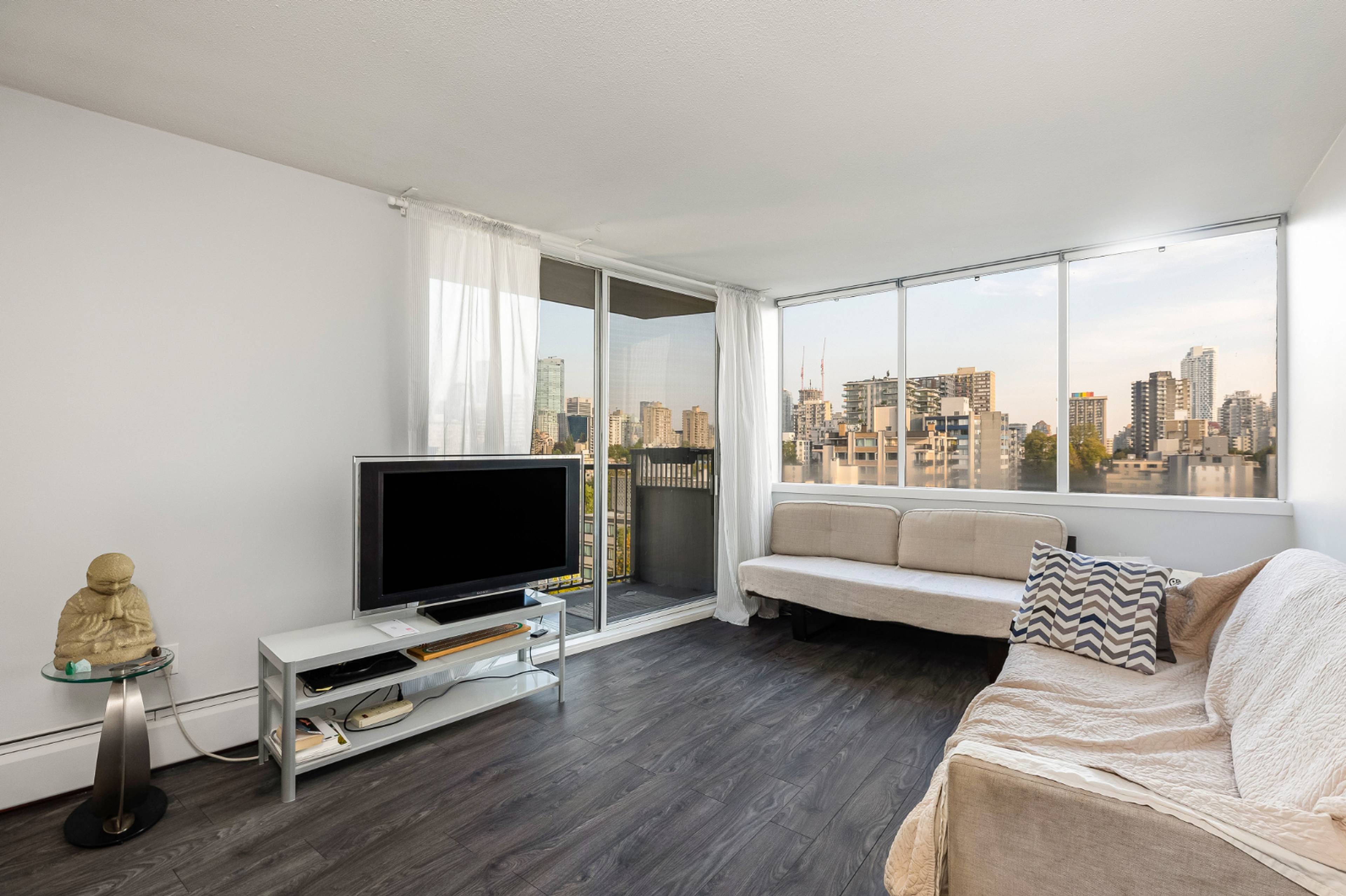 1 ch.  · 1 s. de bains for rent $2,350 / mois