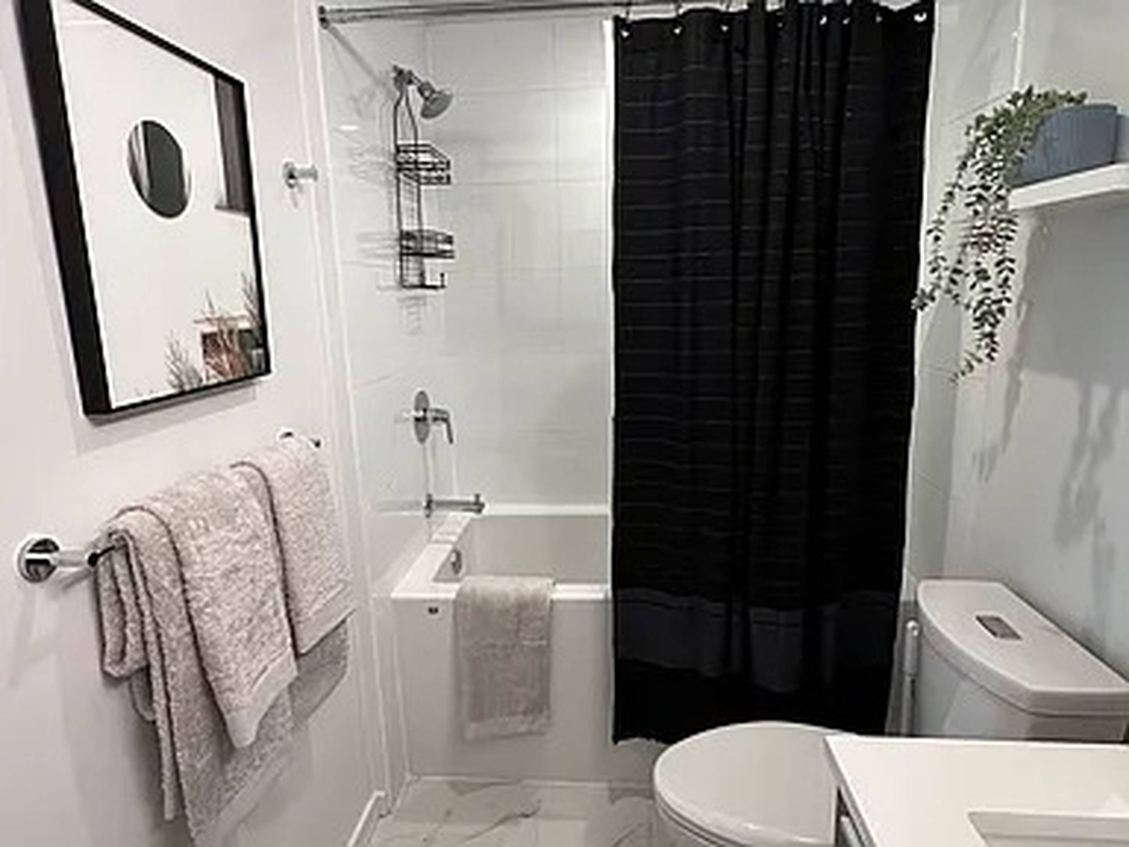 1 ch.  · 1 s. de bains for rent $2,000 / mois