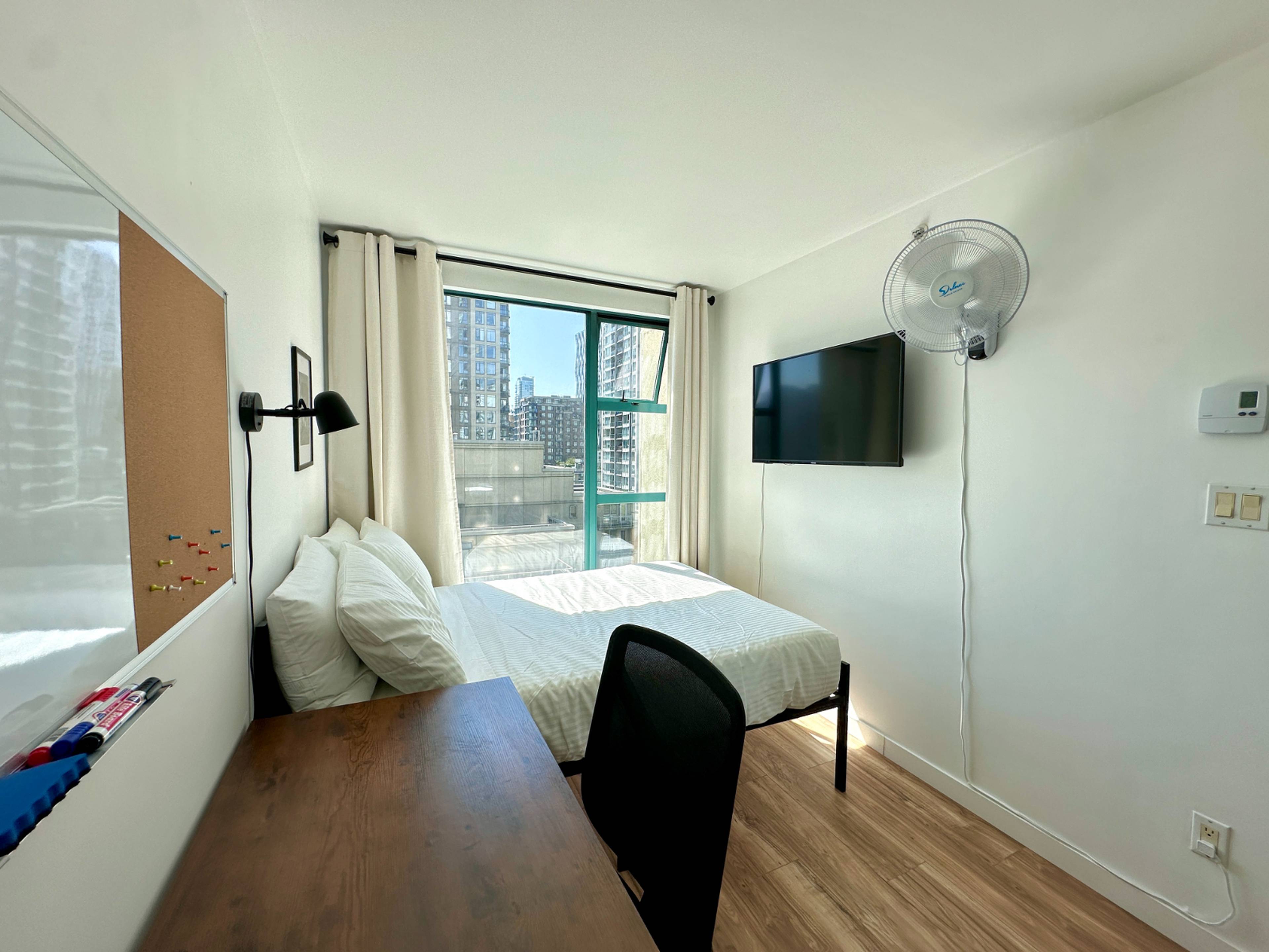 单间 for rent $2,000 / 月