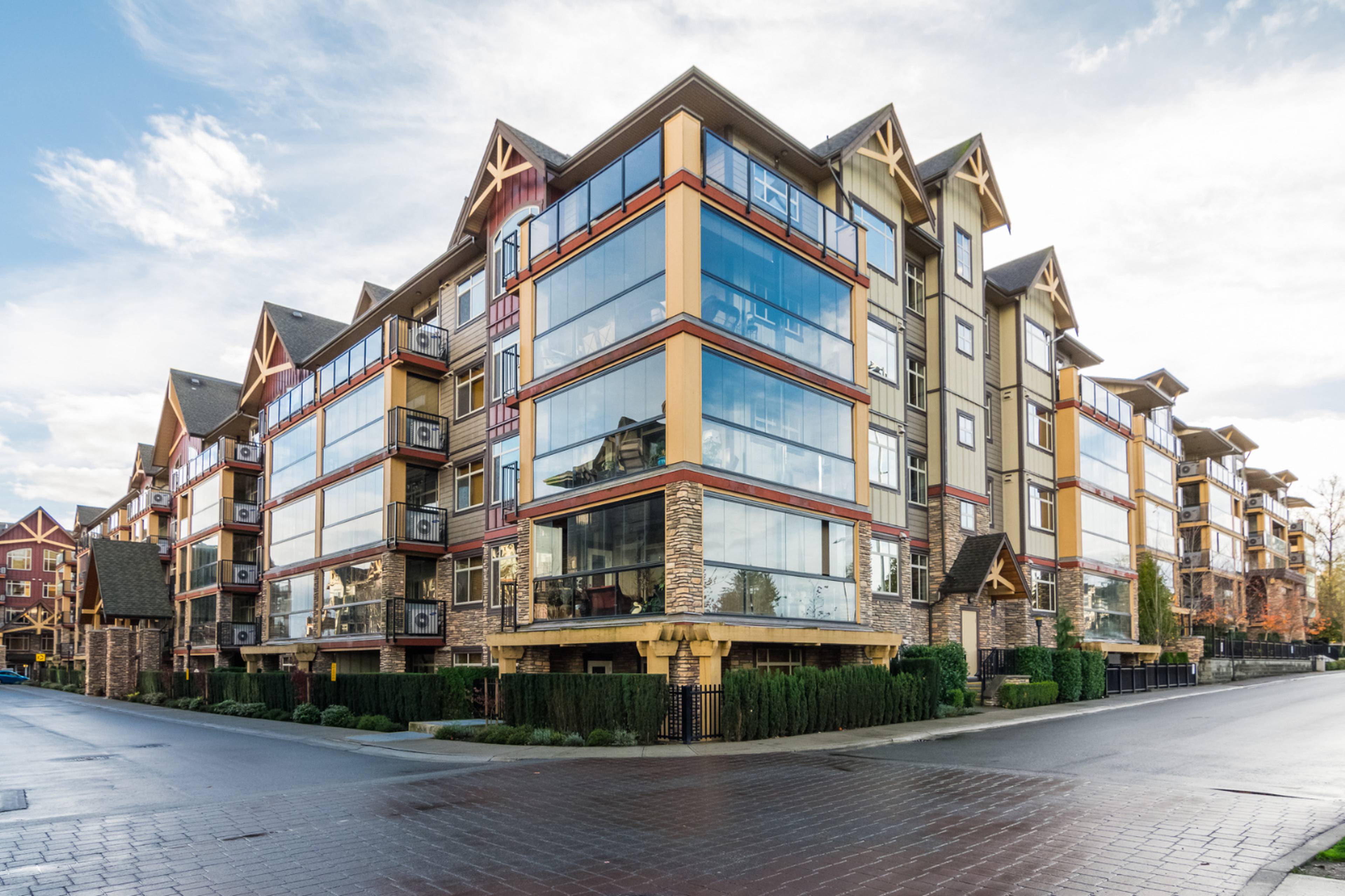 2 ch.  · 2 s. de bains for rent $2,900 / mois