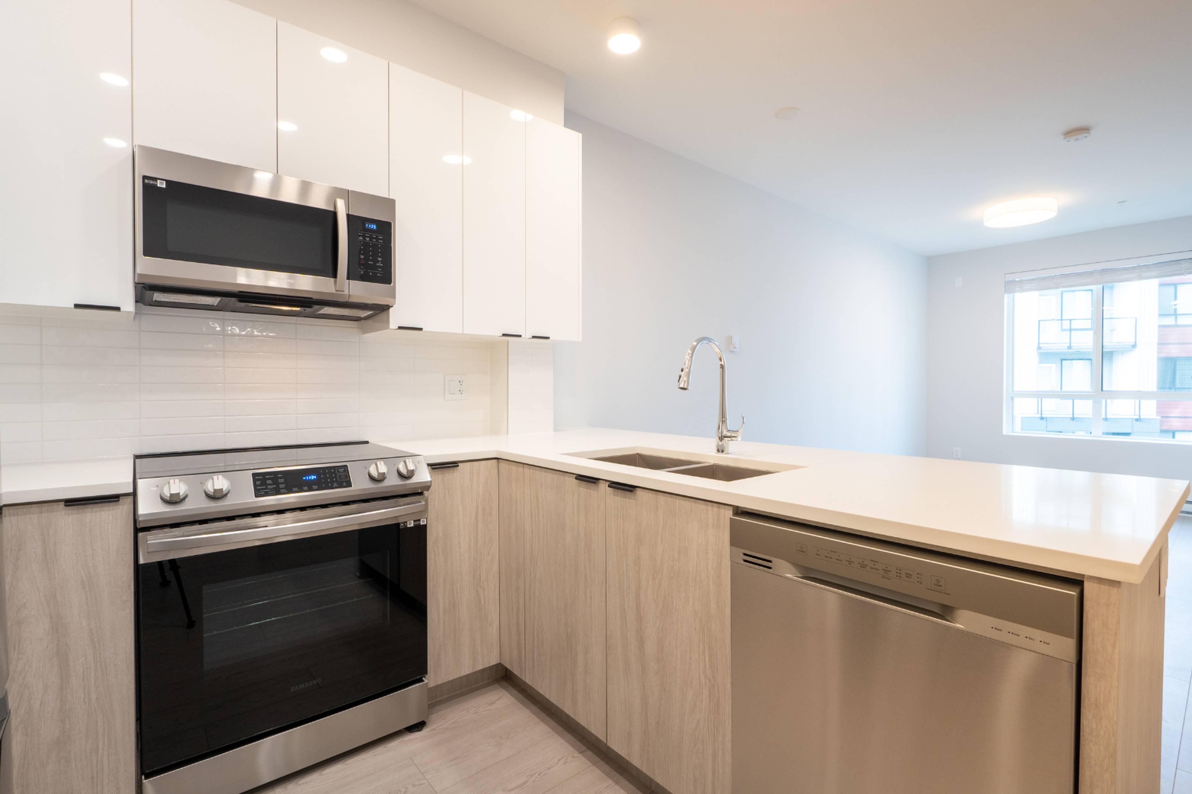 1 ch.  · 1 s. de bains for rent $1,700 / mois