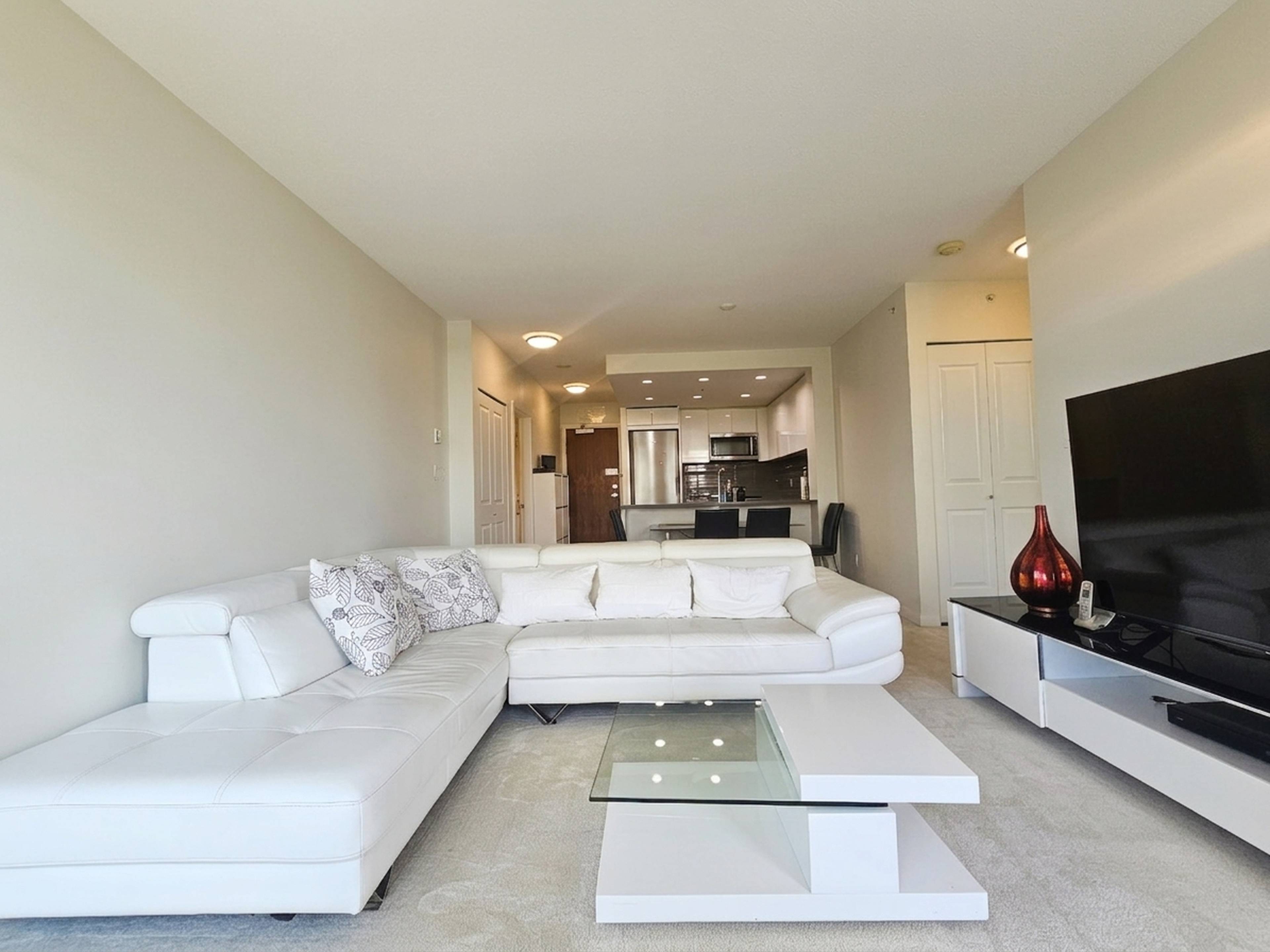 2 ch.  · 2 s. de bains for rent $3,400 / mois