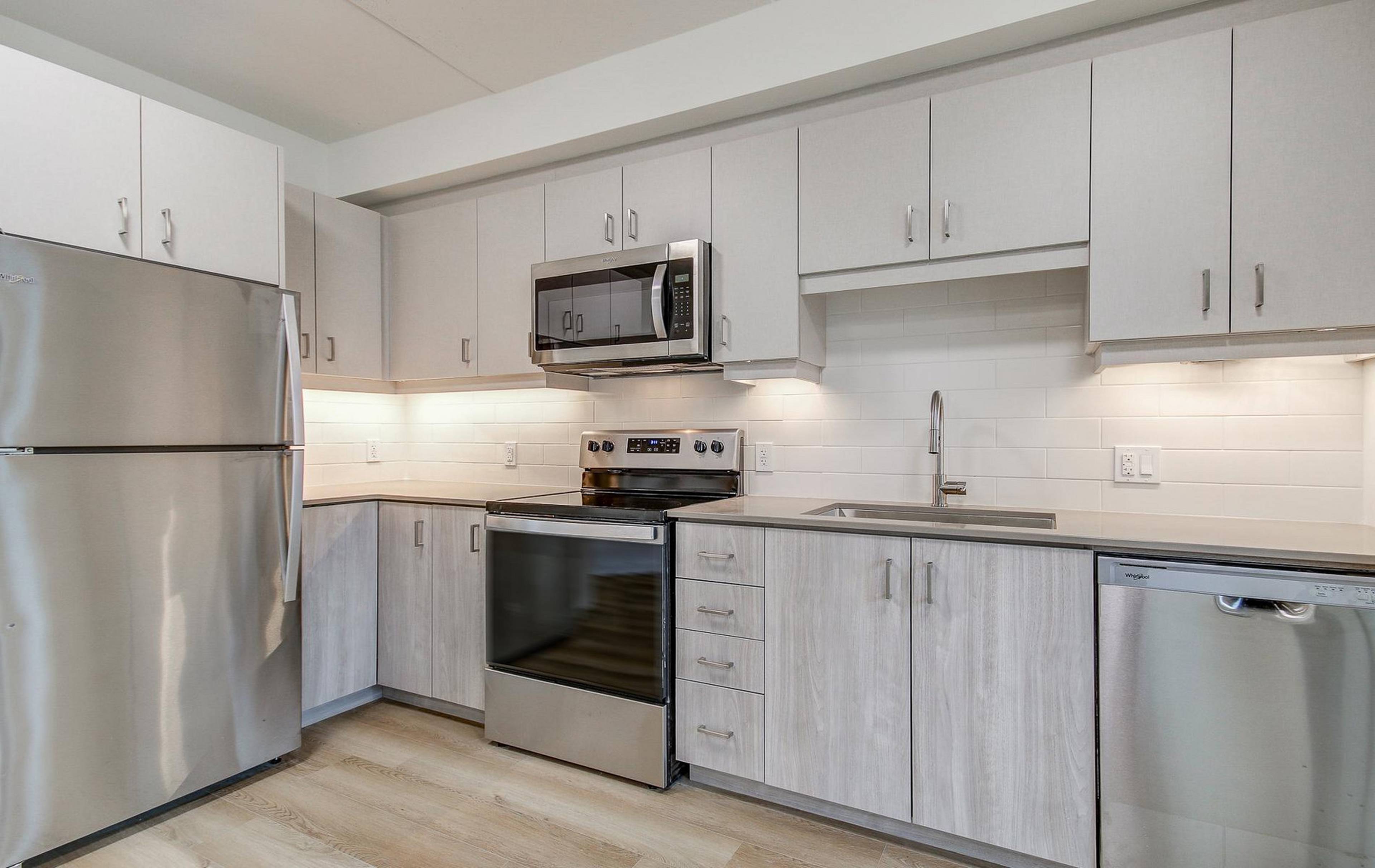 2 ch.  · 2 s. de bains for rent $2,724 / mois