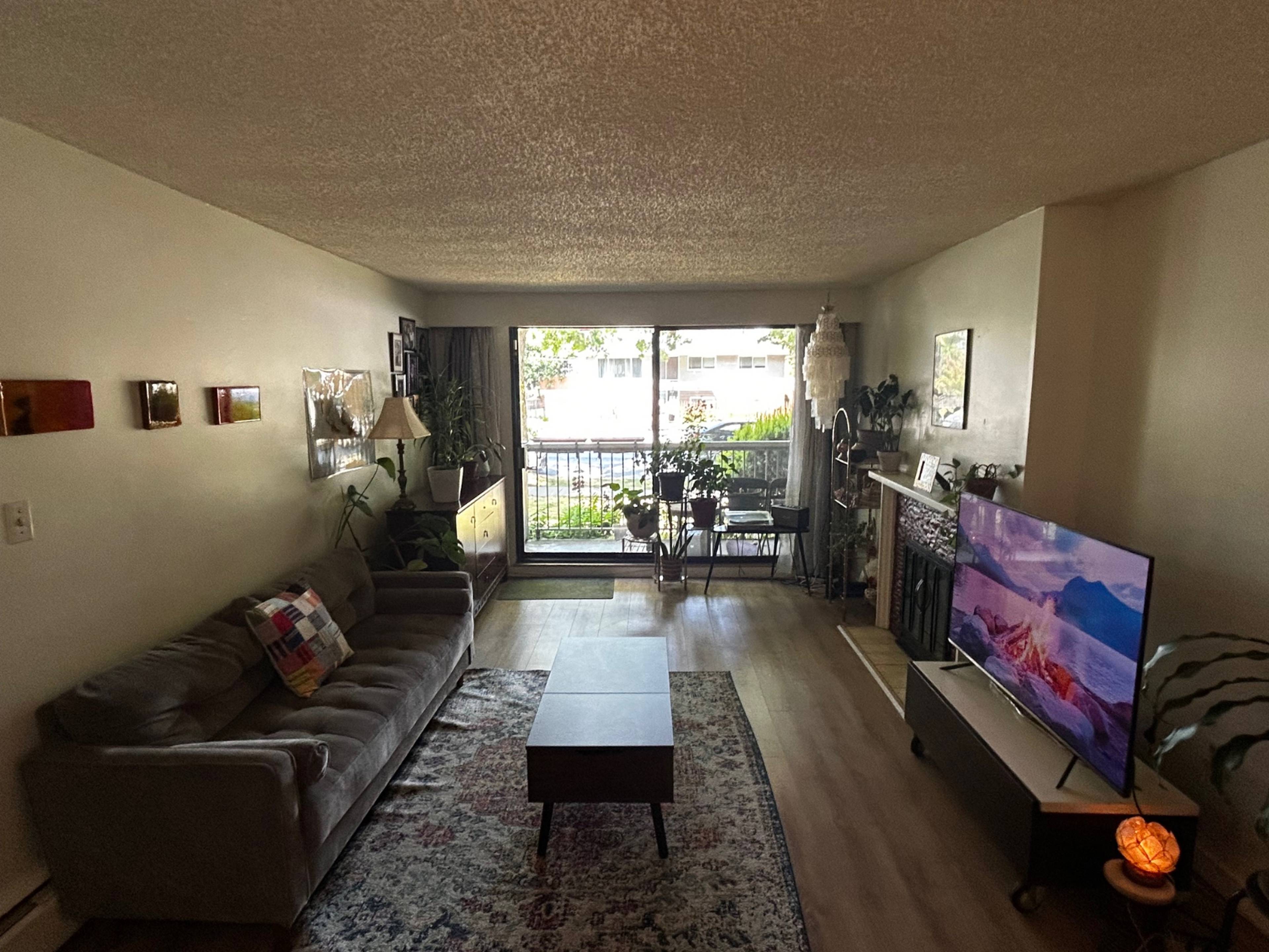 2 室  · 1 卫 for rent $2,300 / 月