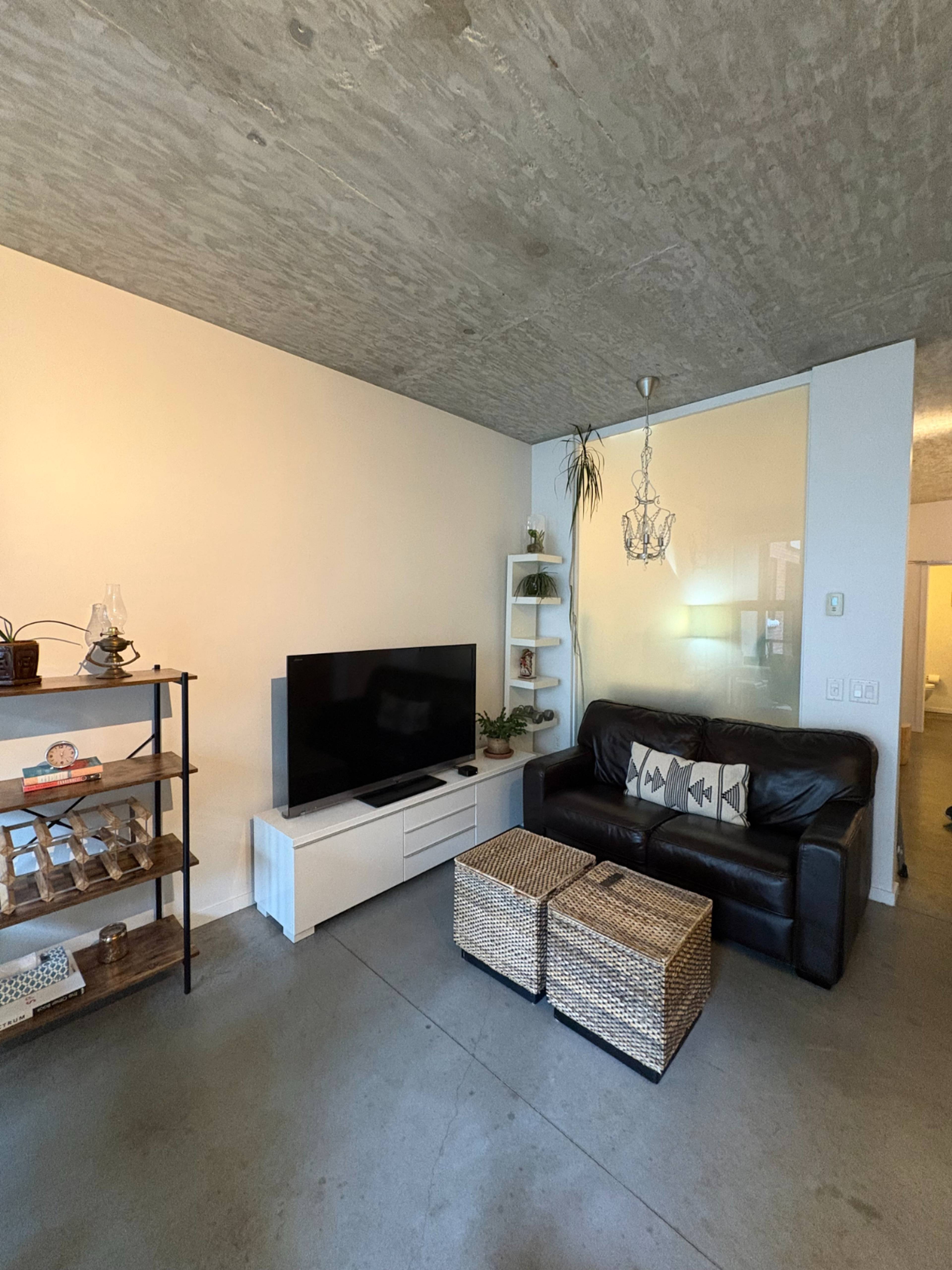 1 ch.  · 1 s. de bains for rent $2,650 / mois