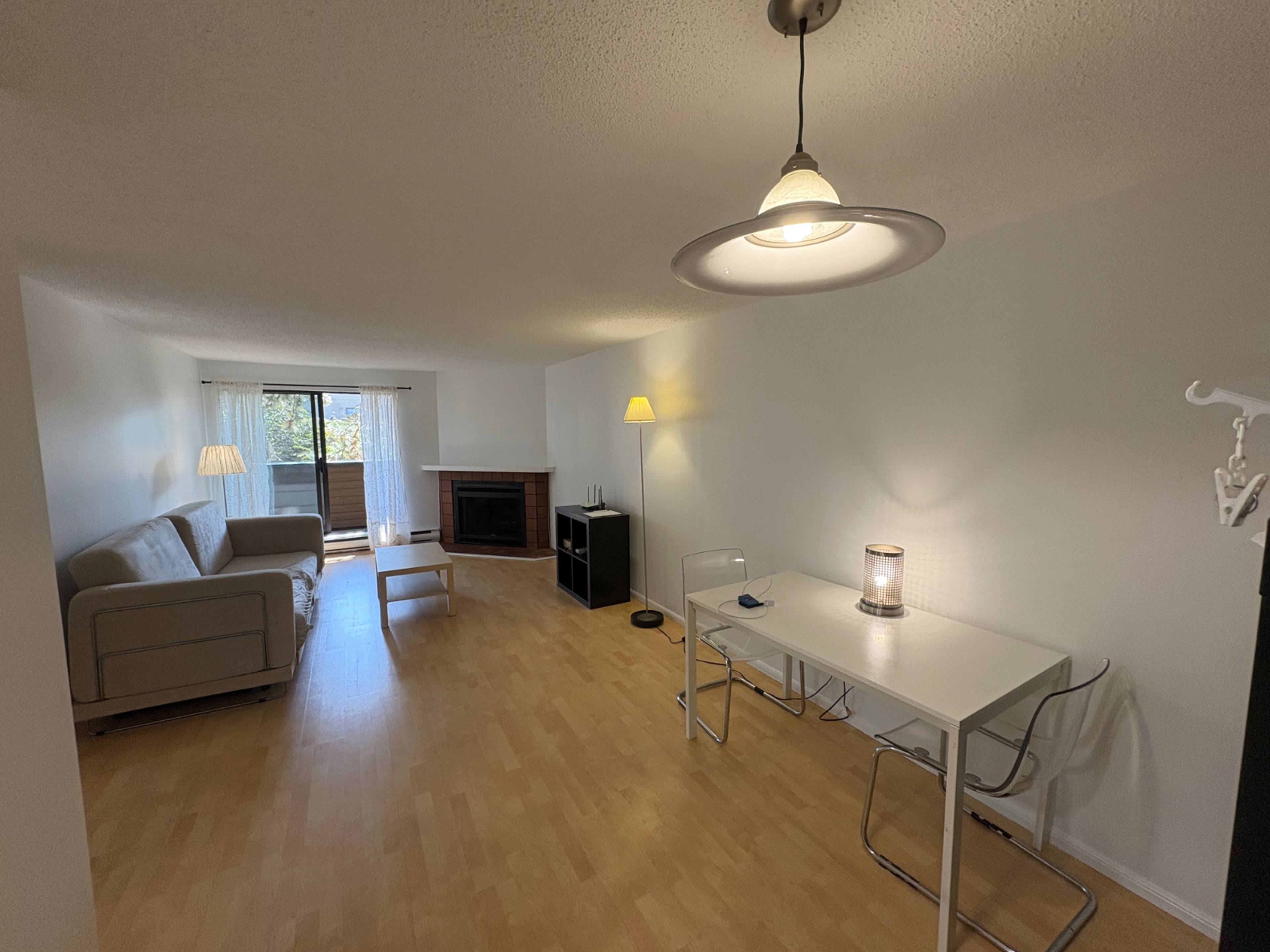2 室  · 1 卫 for rent $2,100 / 月