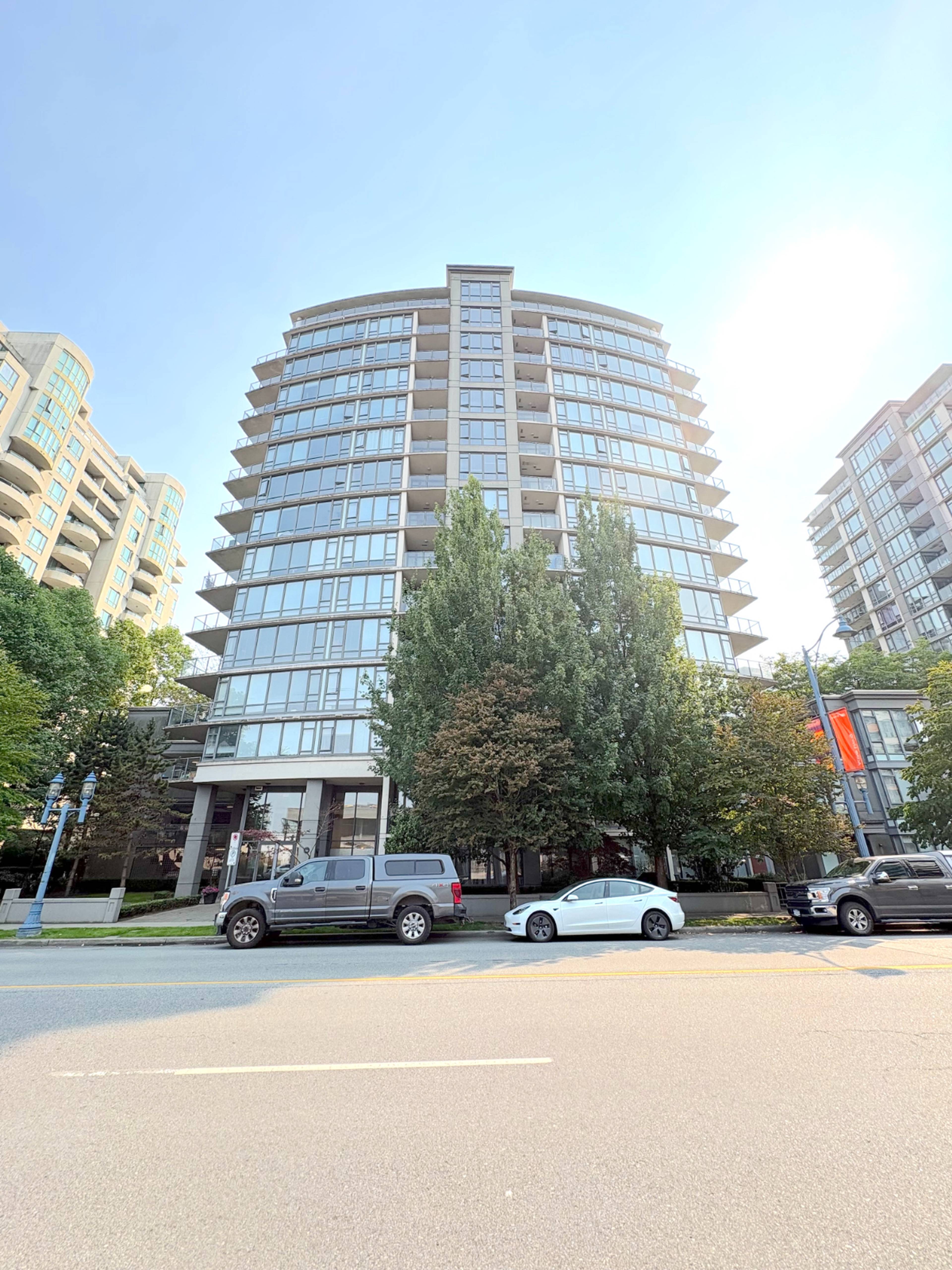 2 ch.  · 2 s. de bains for rent $2,799 / mois