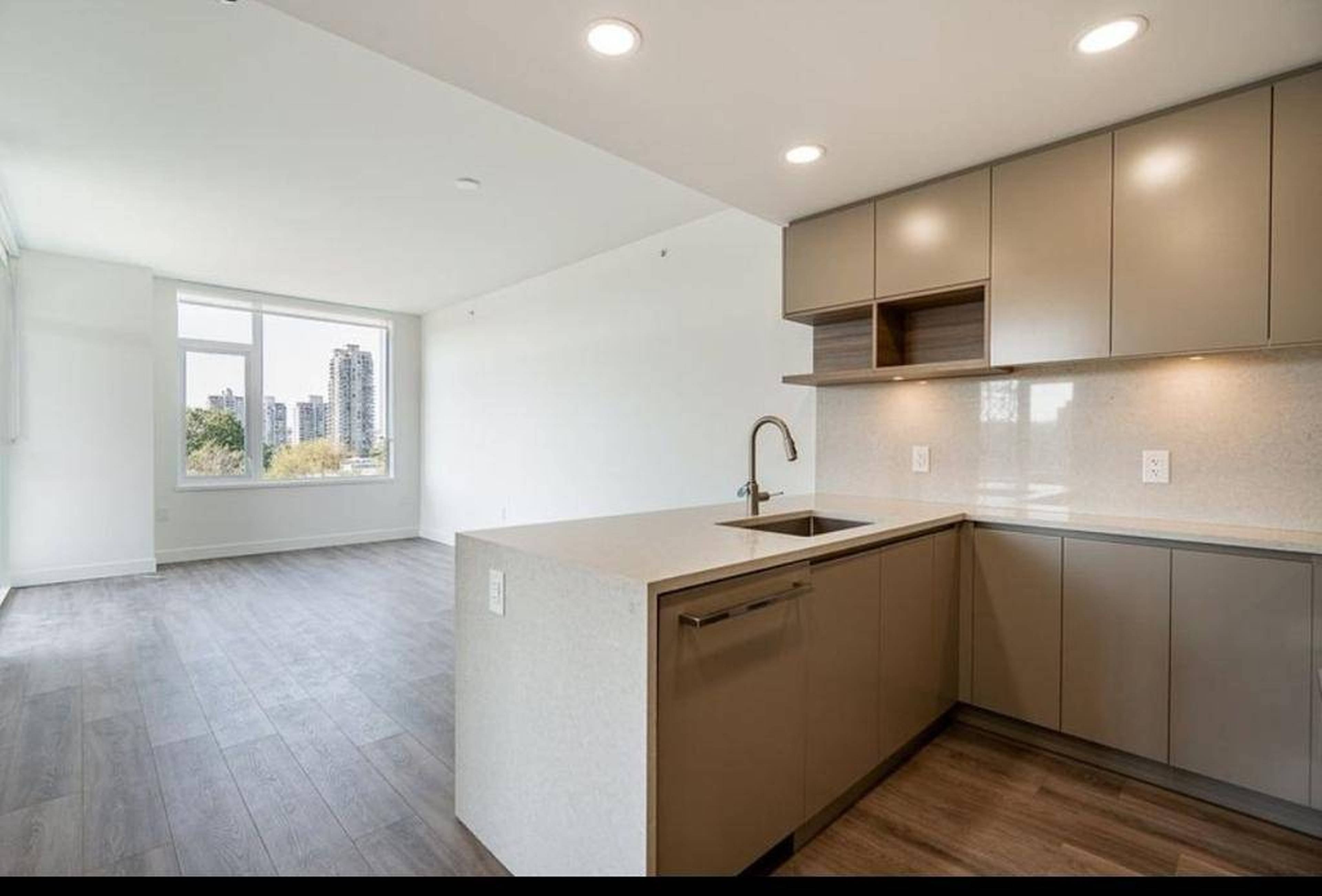 1 ch.  · 1 s. de bains for rent $2,400 / mois