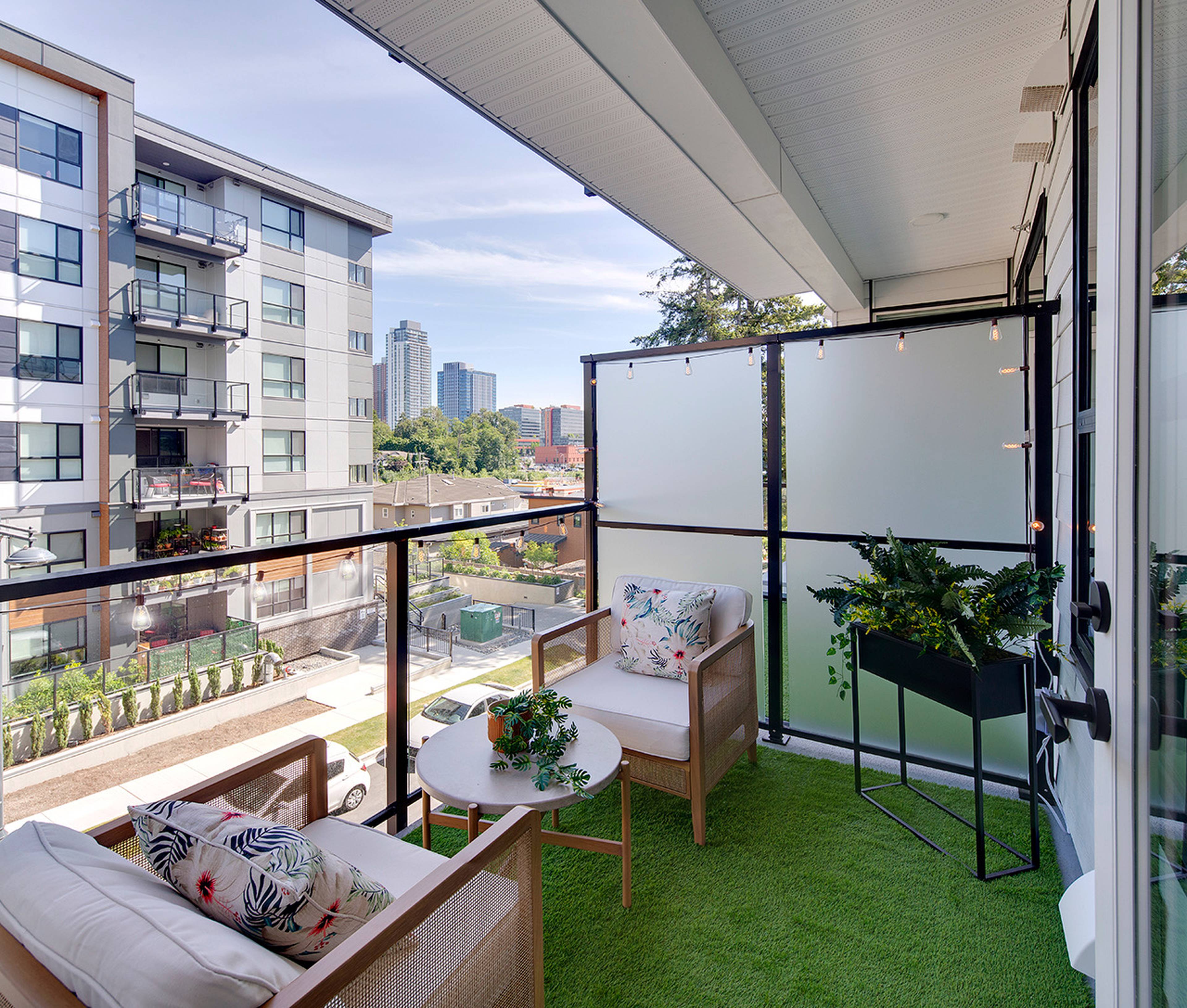2 ch.  · 1 s. de bains for rent $2,200 / mois