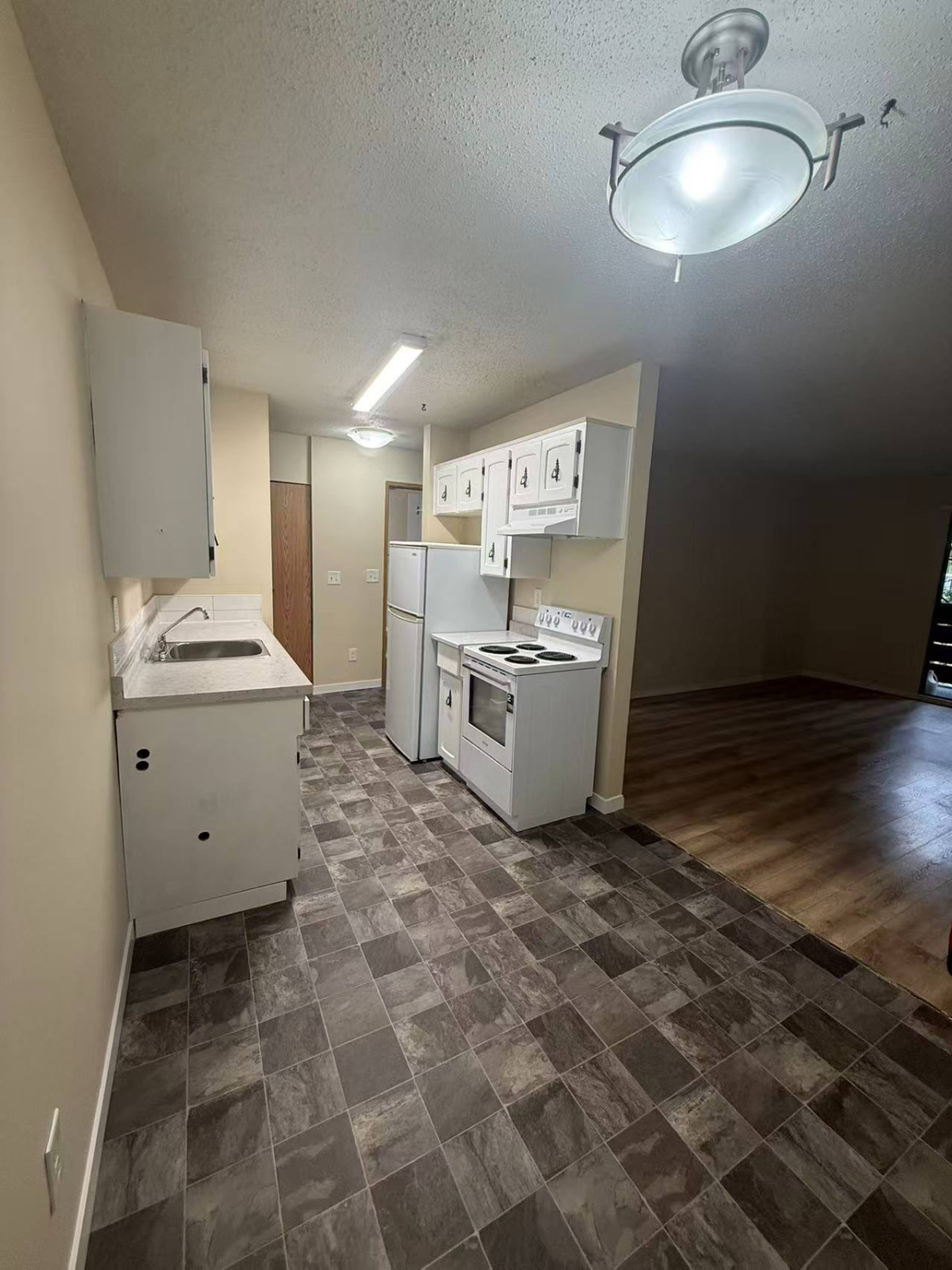 1 ch.  · 1 s. de bains for rent $1,850 / mois