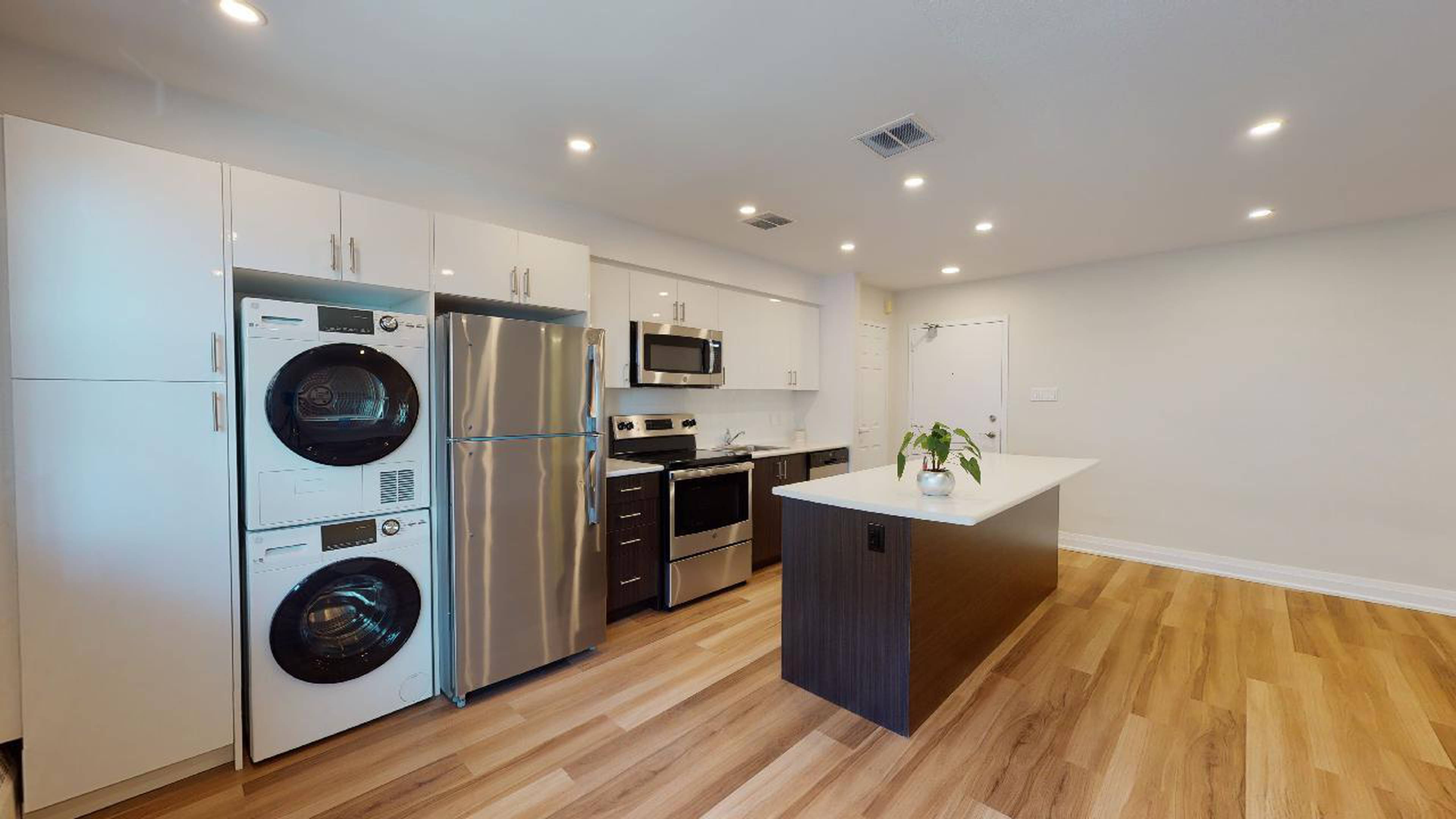 2 室  · 1 卫 for rent $2,299 / 月