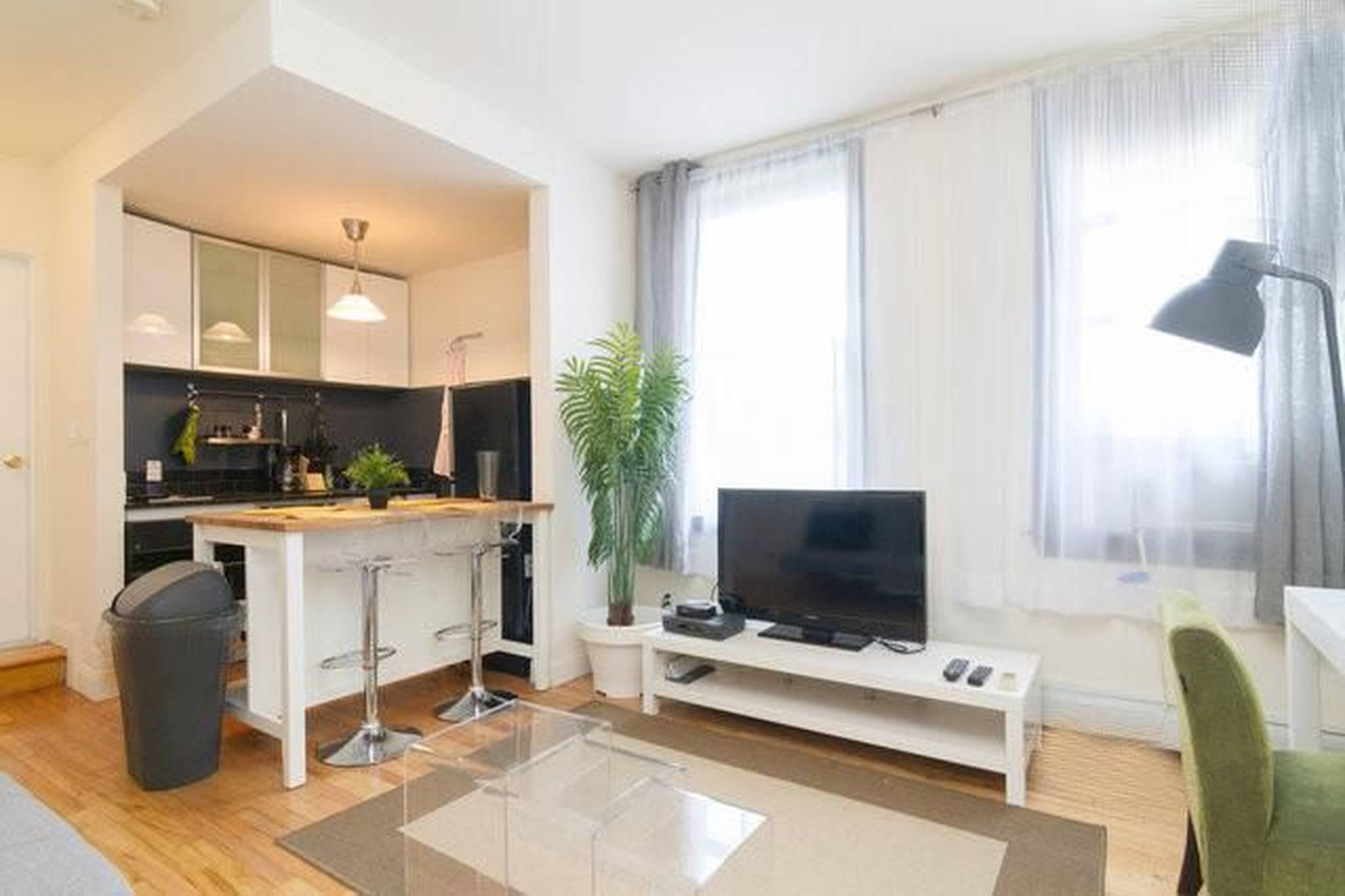 1 室  · 1 卫 for rent $1,100 / 月