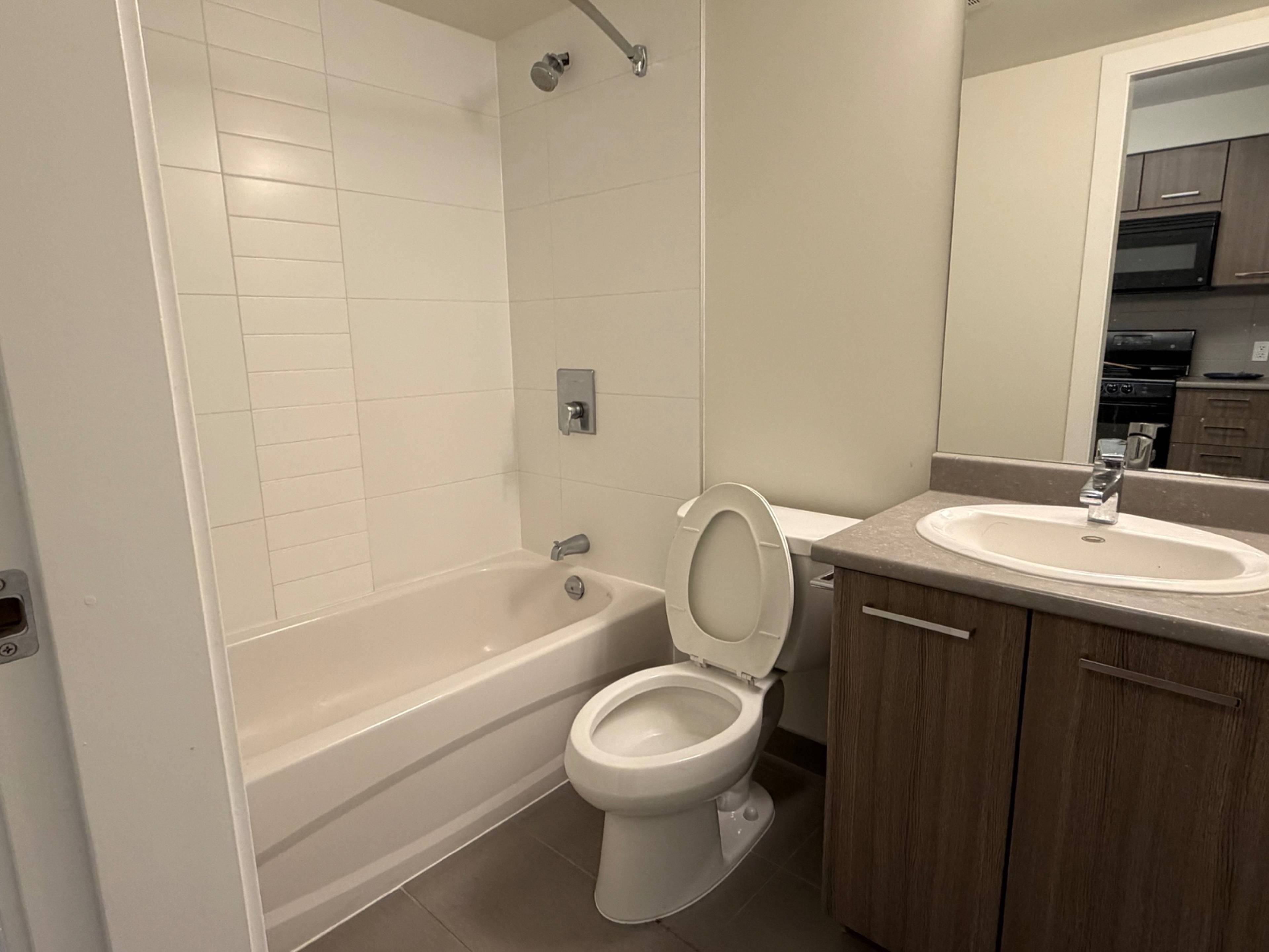 1 室  · 1 卫 for rent $2,400 / 月