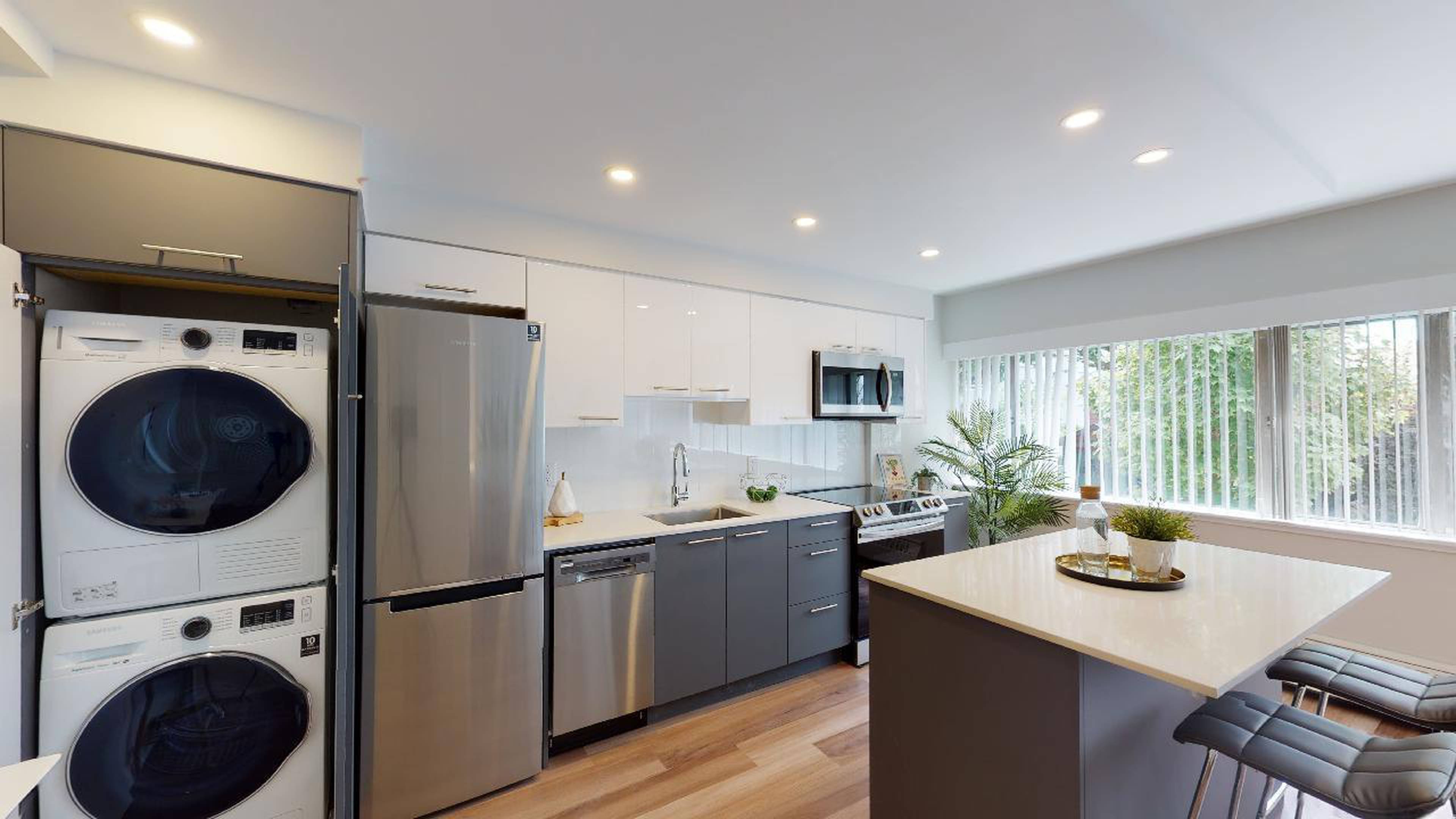 1 ch.  · 1 s. de bains for rent $2,479 / mois