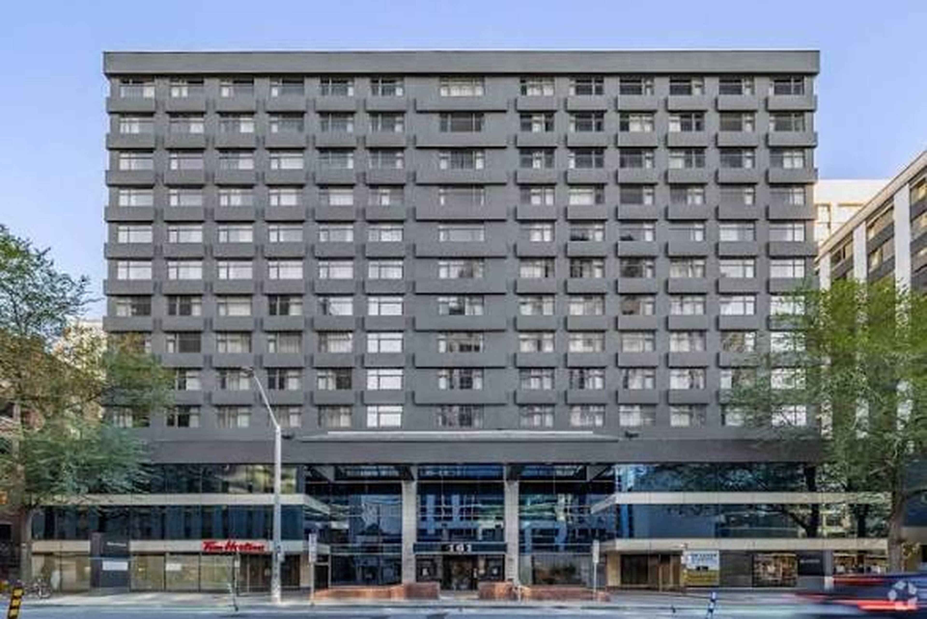 1 ch.  · 1 s. de bains for rent $1,200 / mois
