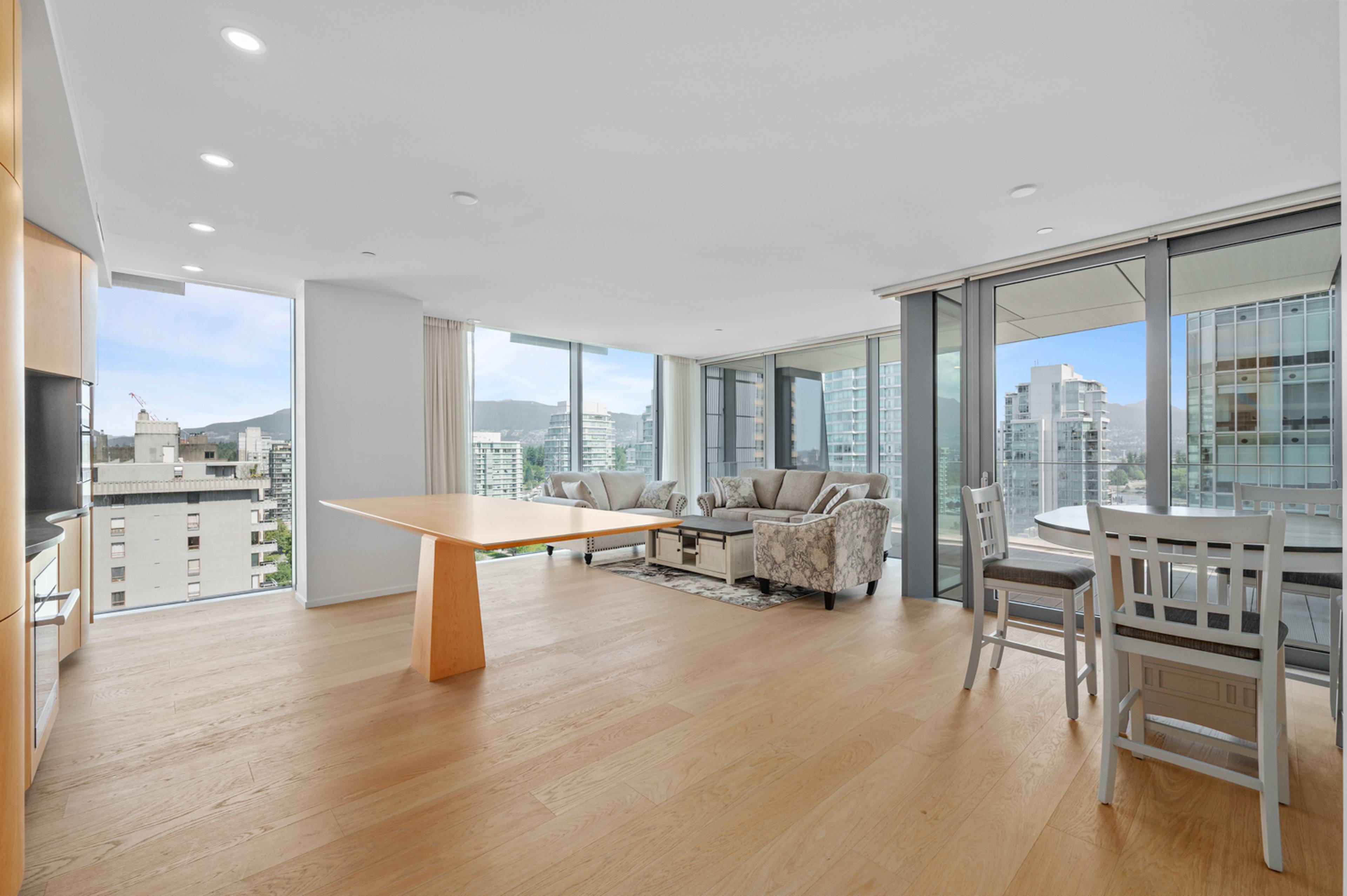 2 ch.  · 2 s. de bains for rent $7,000 / mois