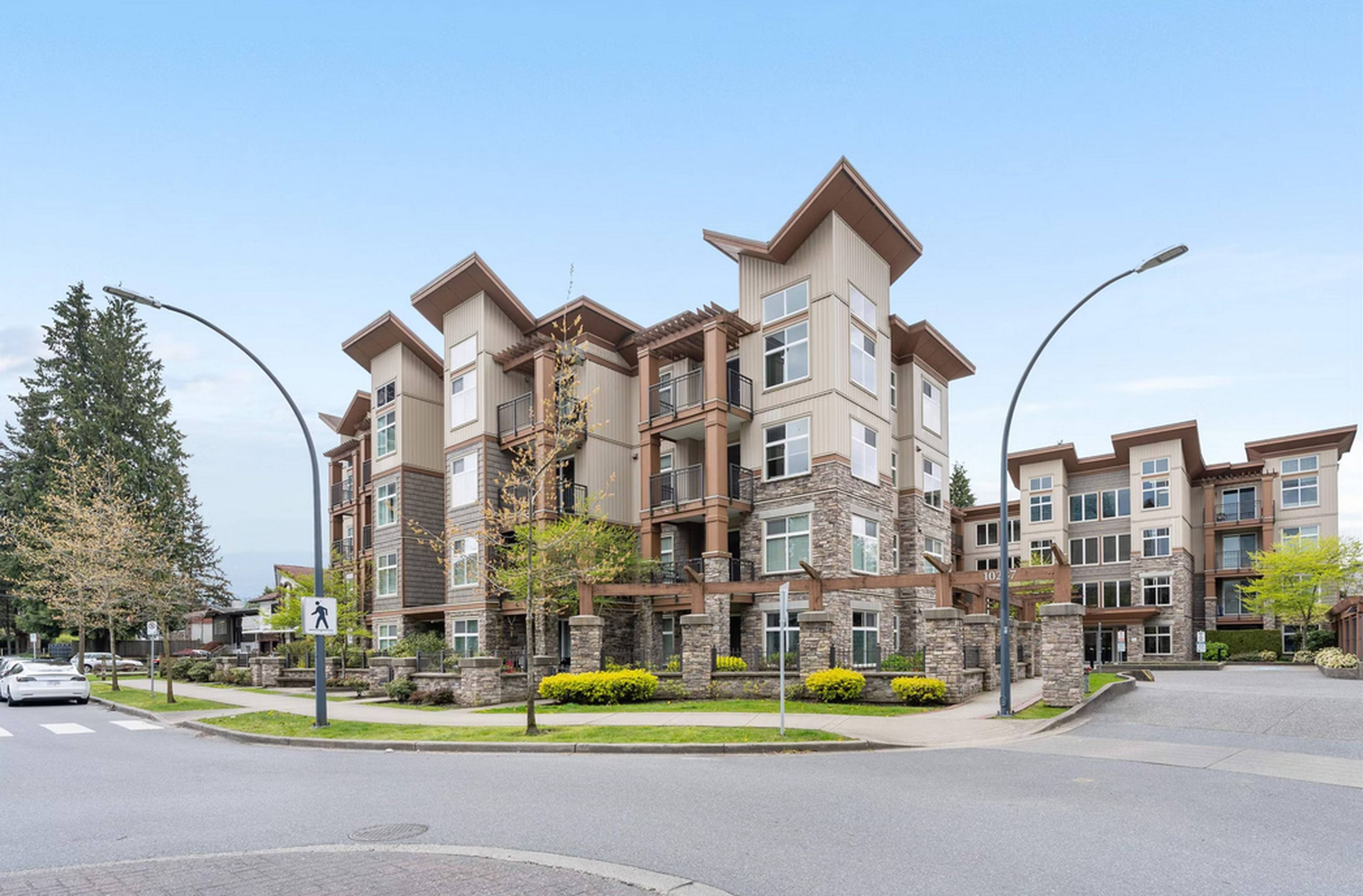 3 ch.  · 2 s. de bains for rent $2,600 / mois