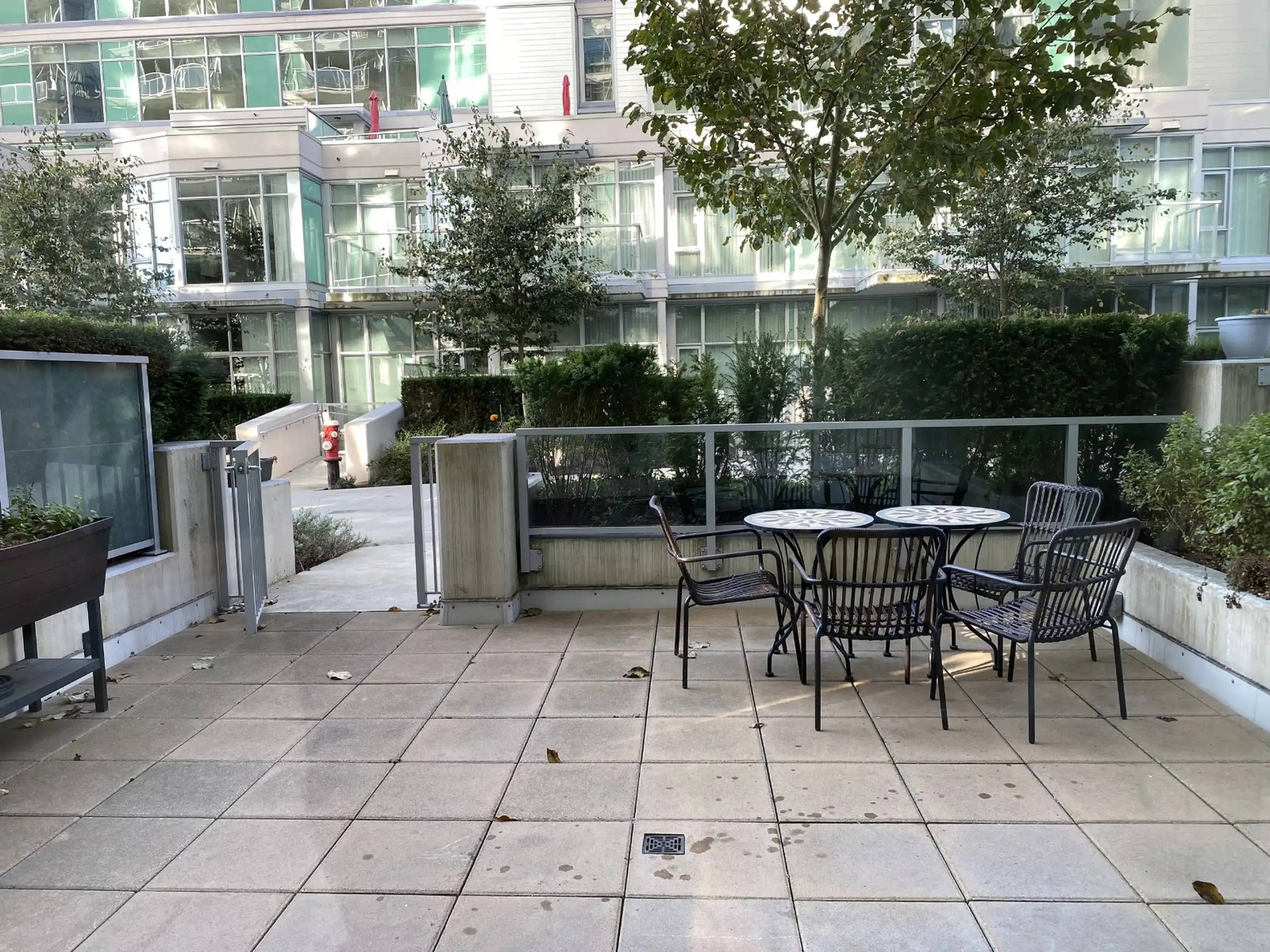 1 ch.  · 1 s. de bains for rent $3,200 / mois