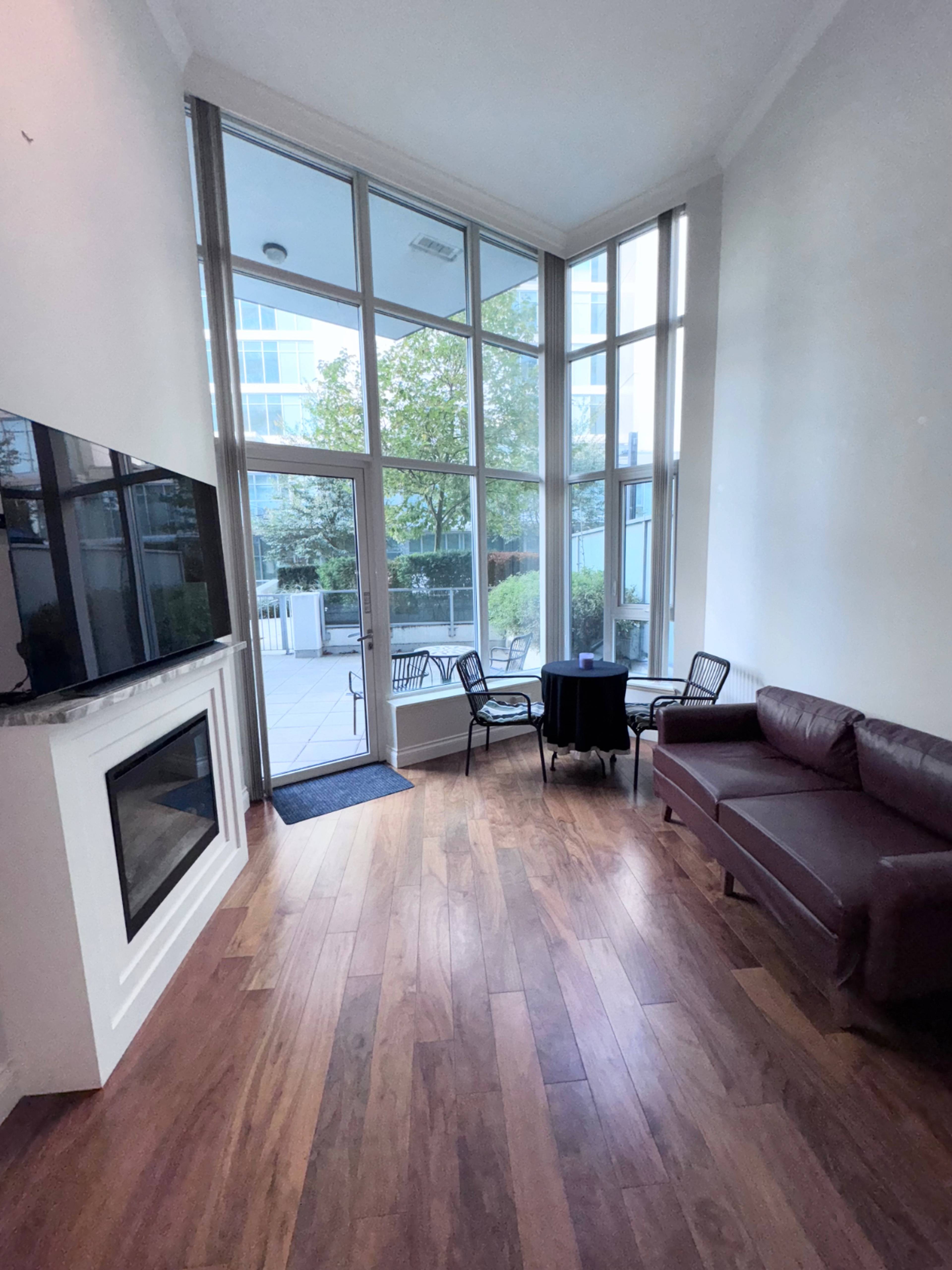 1 室  · 1 卫 for rent $3,200 / 月