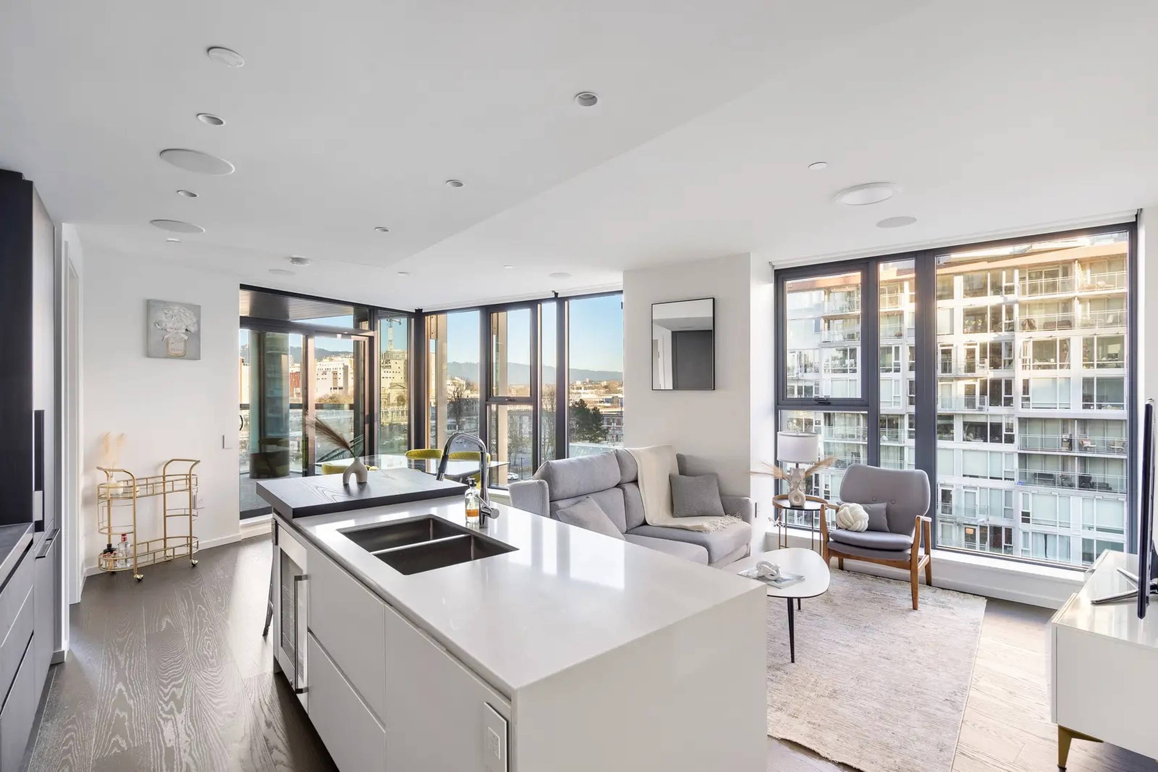 2 ch.  · 2 s. de bains for rent $7,750 / mois