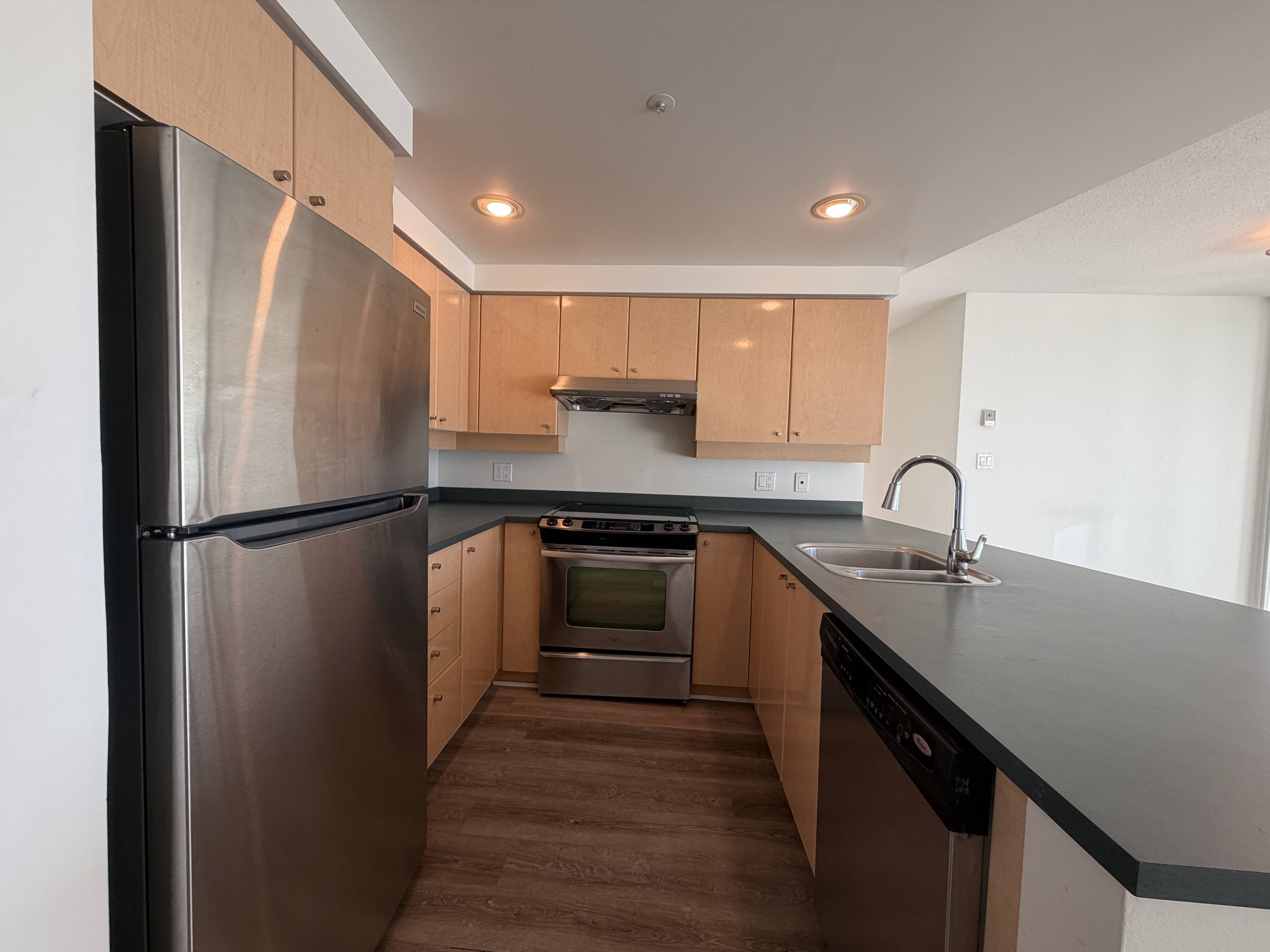 2 ch.  · 2 s. de bains for rent $3,400 / mois