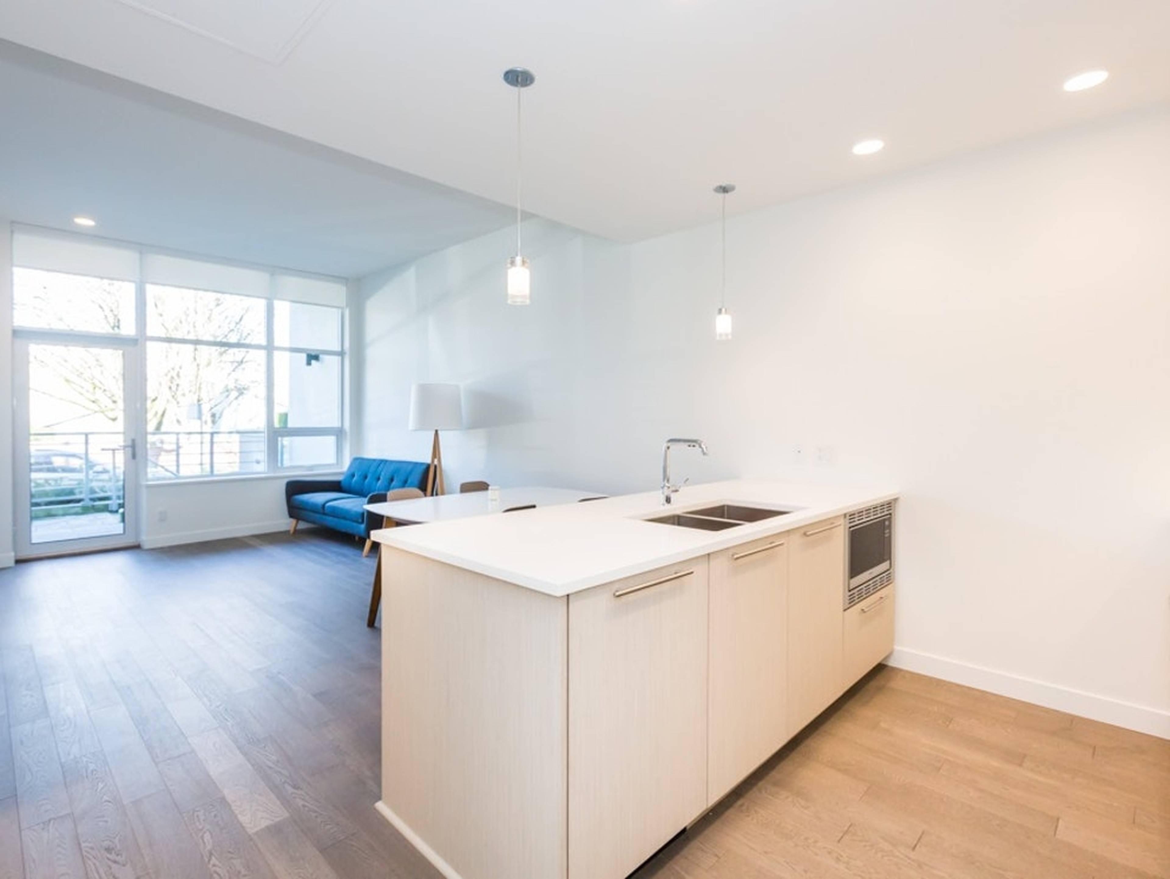 1 ch.  · 1 s. de bains for rent $2,500 / mois