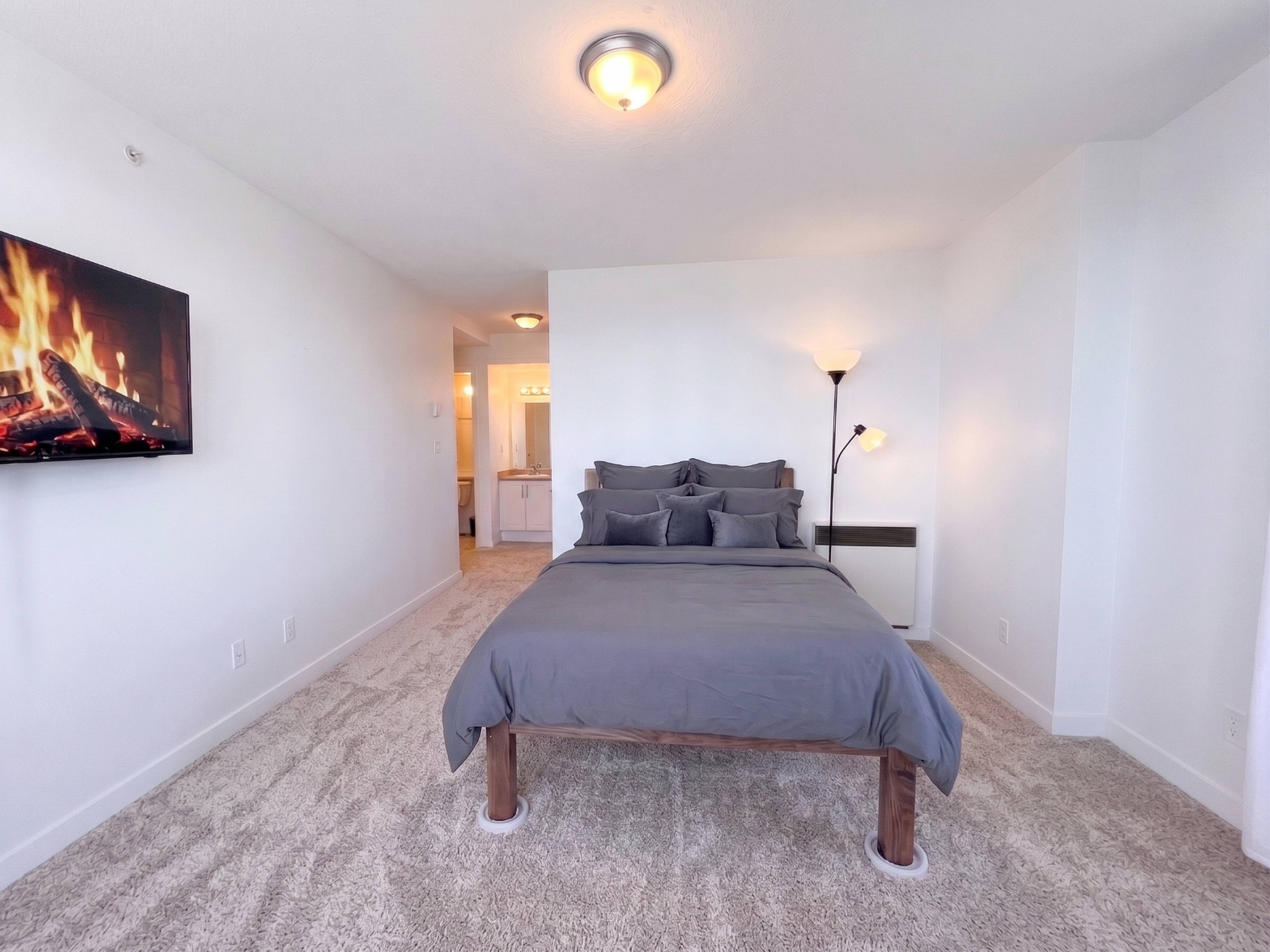 Room for rent $2,100 / month