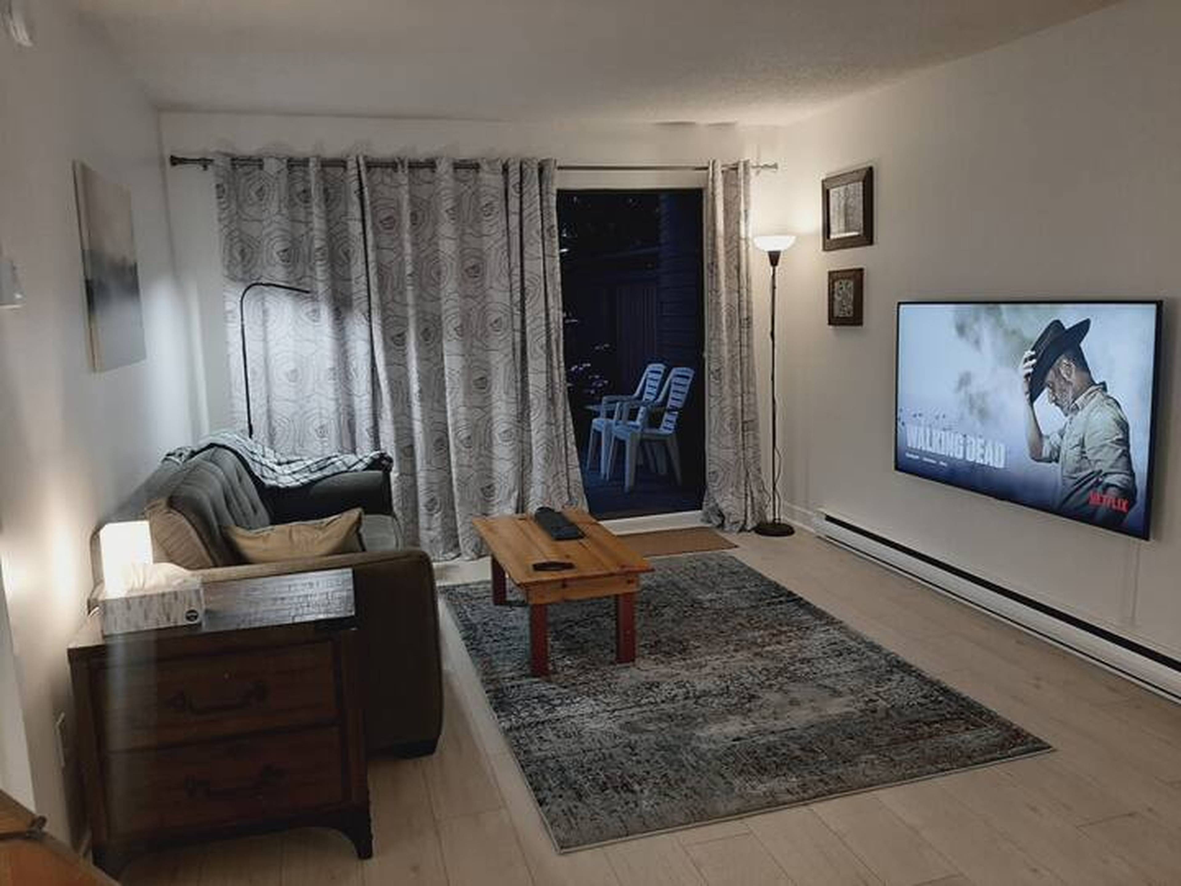 1 ch.  · 1 s. de bains for rent $1,950 / mois