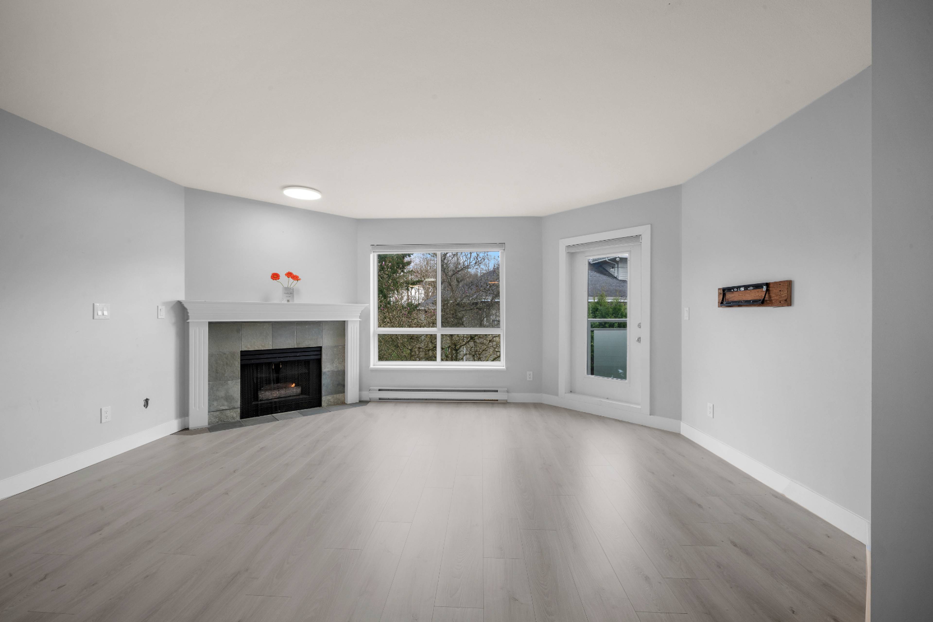 2 室  · 1 卫 for rent $2,200 / 月