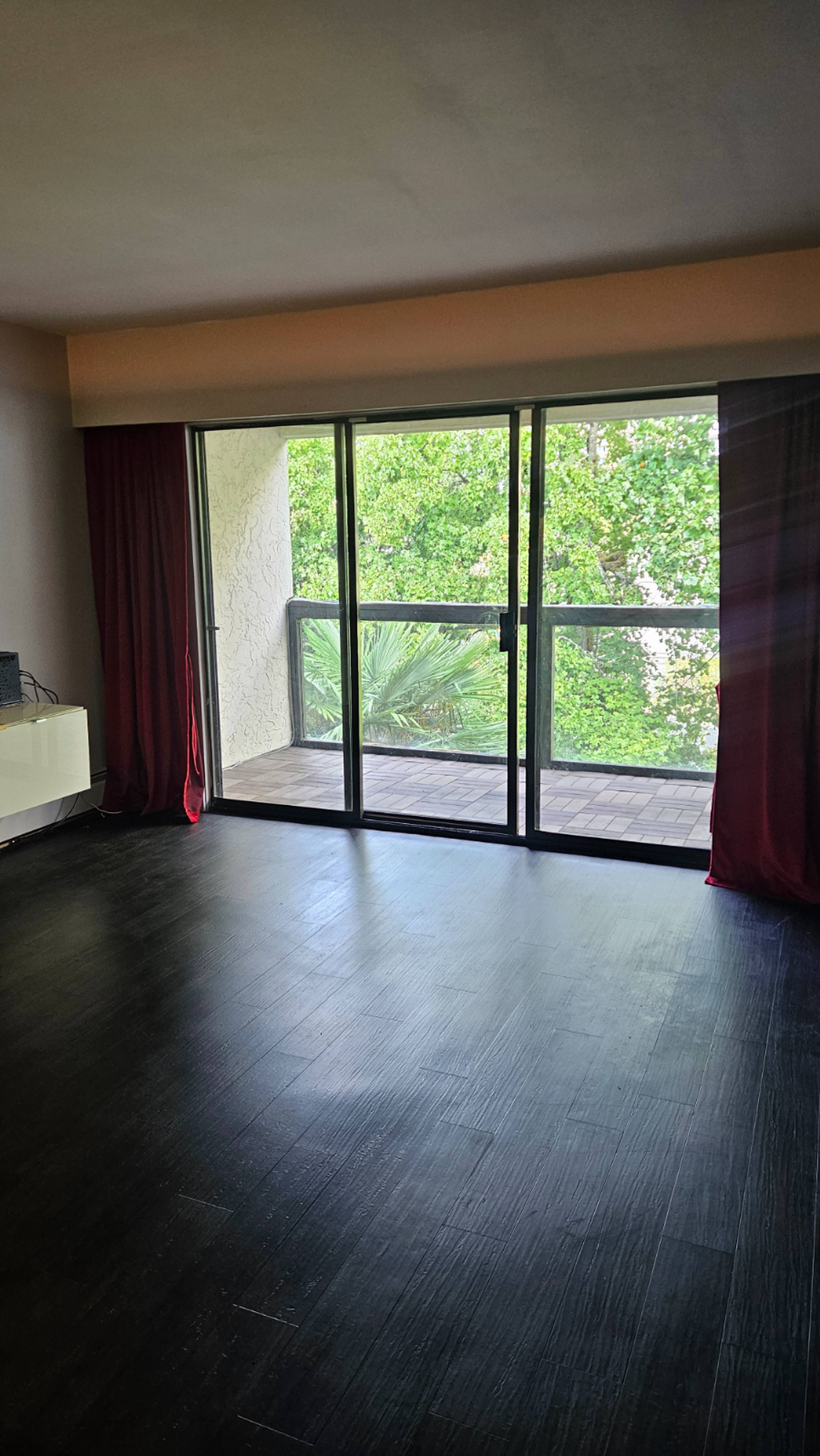 1 ch.  · 1 s. de bains for rent $1,900 / mois