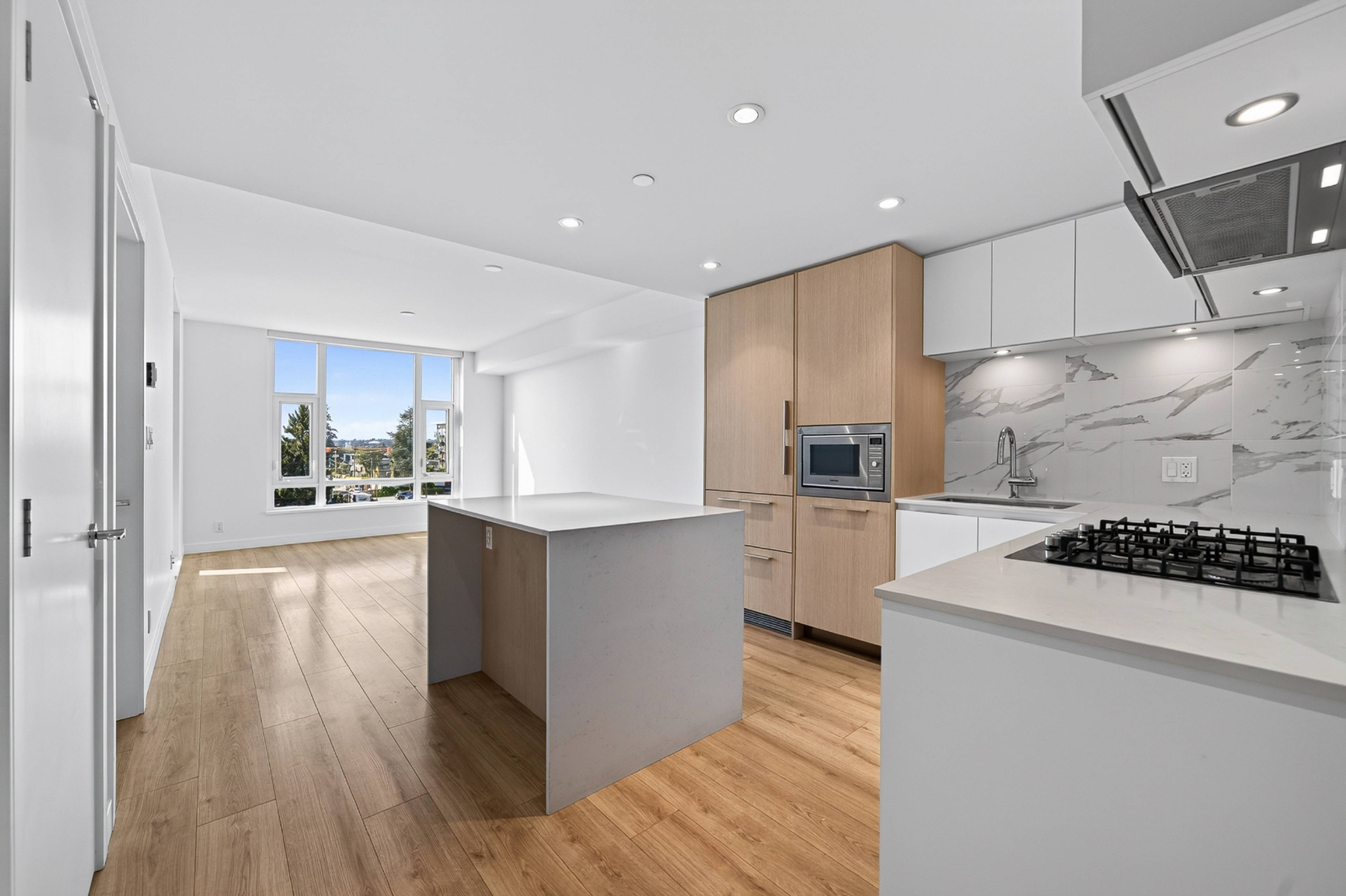 1 ch.  · 1 s. de bains for rent $3,000 / mois