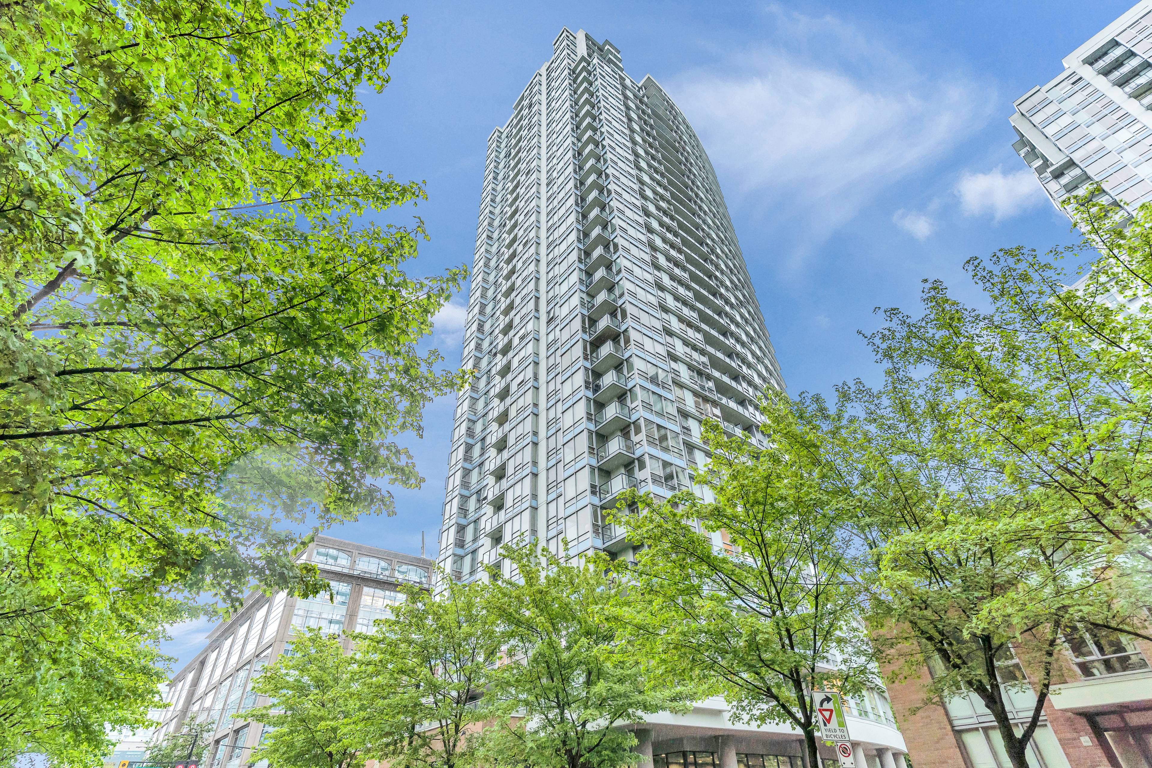 单身公寓  · 1 卫 for rent $2,000 / 月