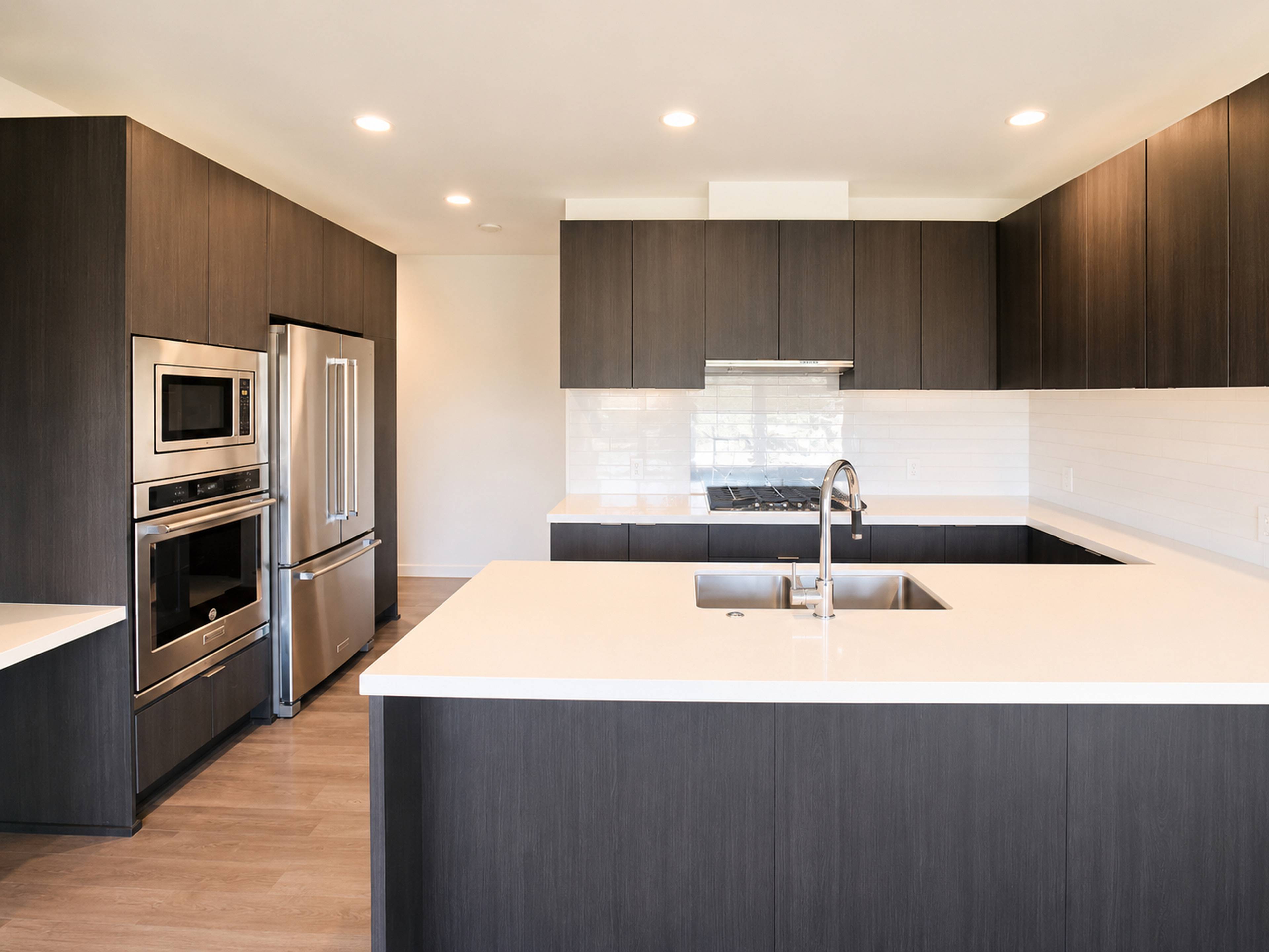 2 ch.  · 2 s. de bains for rent $2,700 / mois