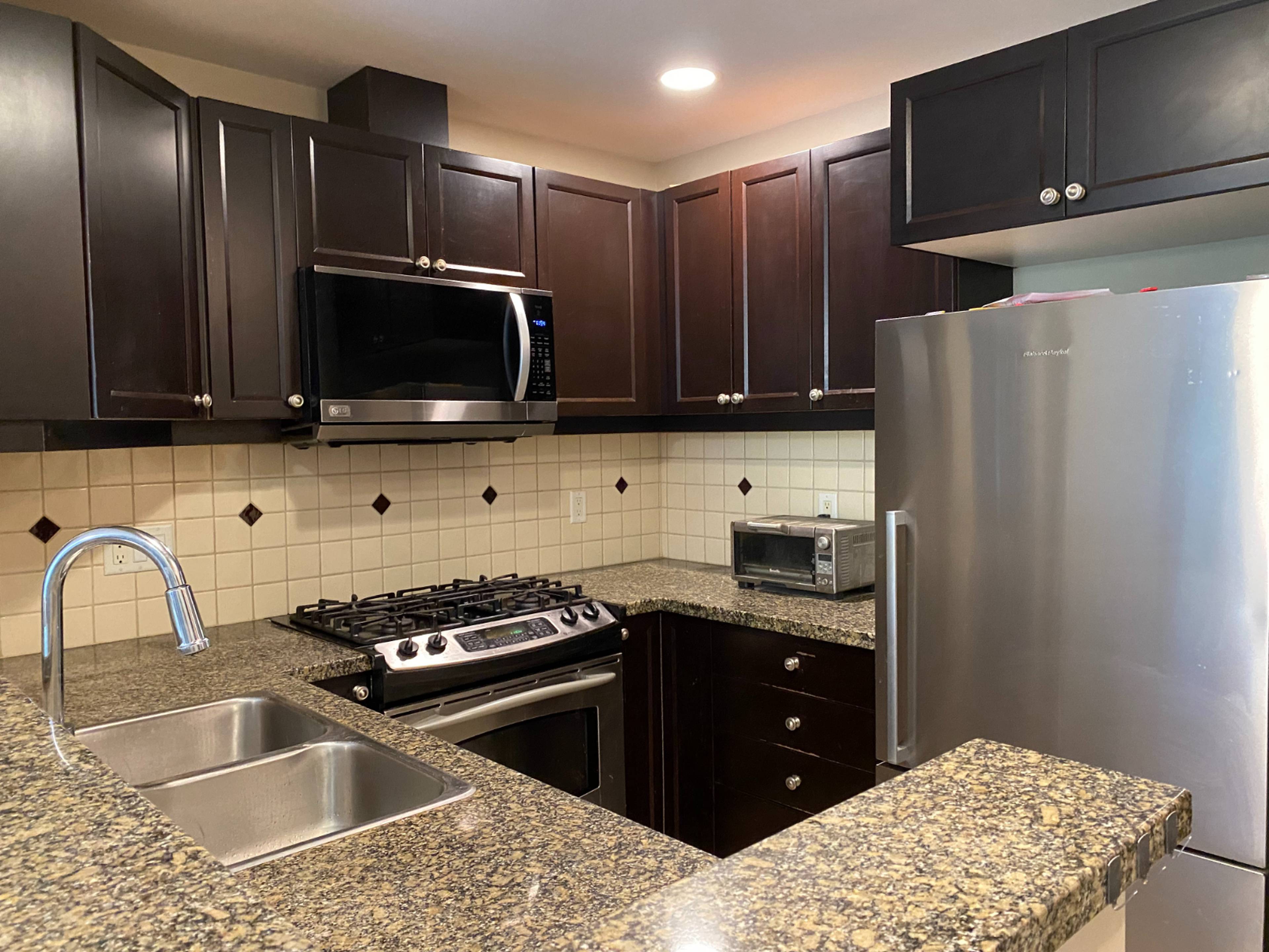 2 ch.  · 2 s. de bains for rent $3,900 / mois
