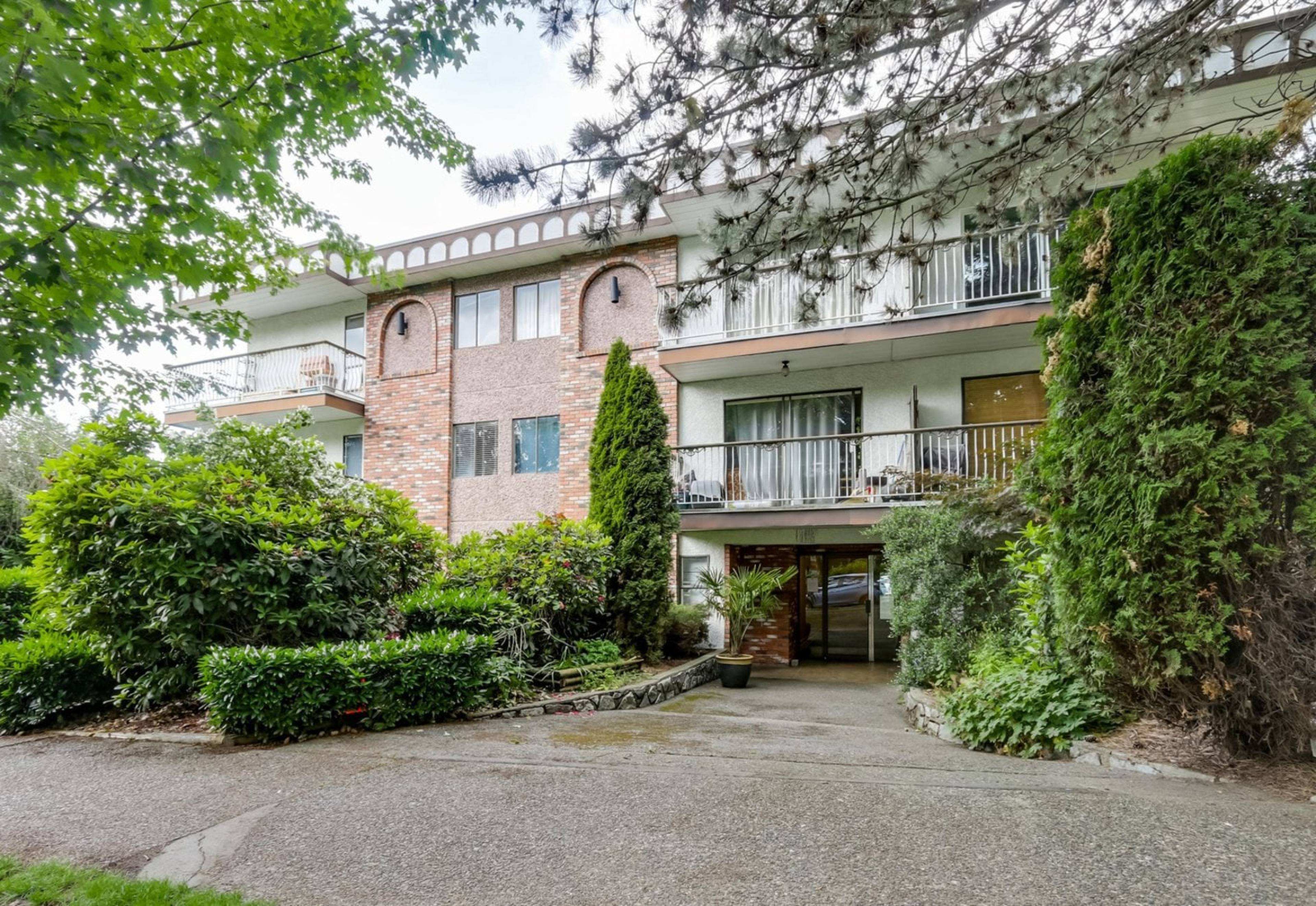 1 室  · 1 卫 for rent $2,300 / 月