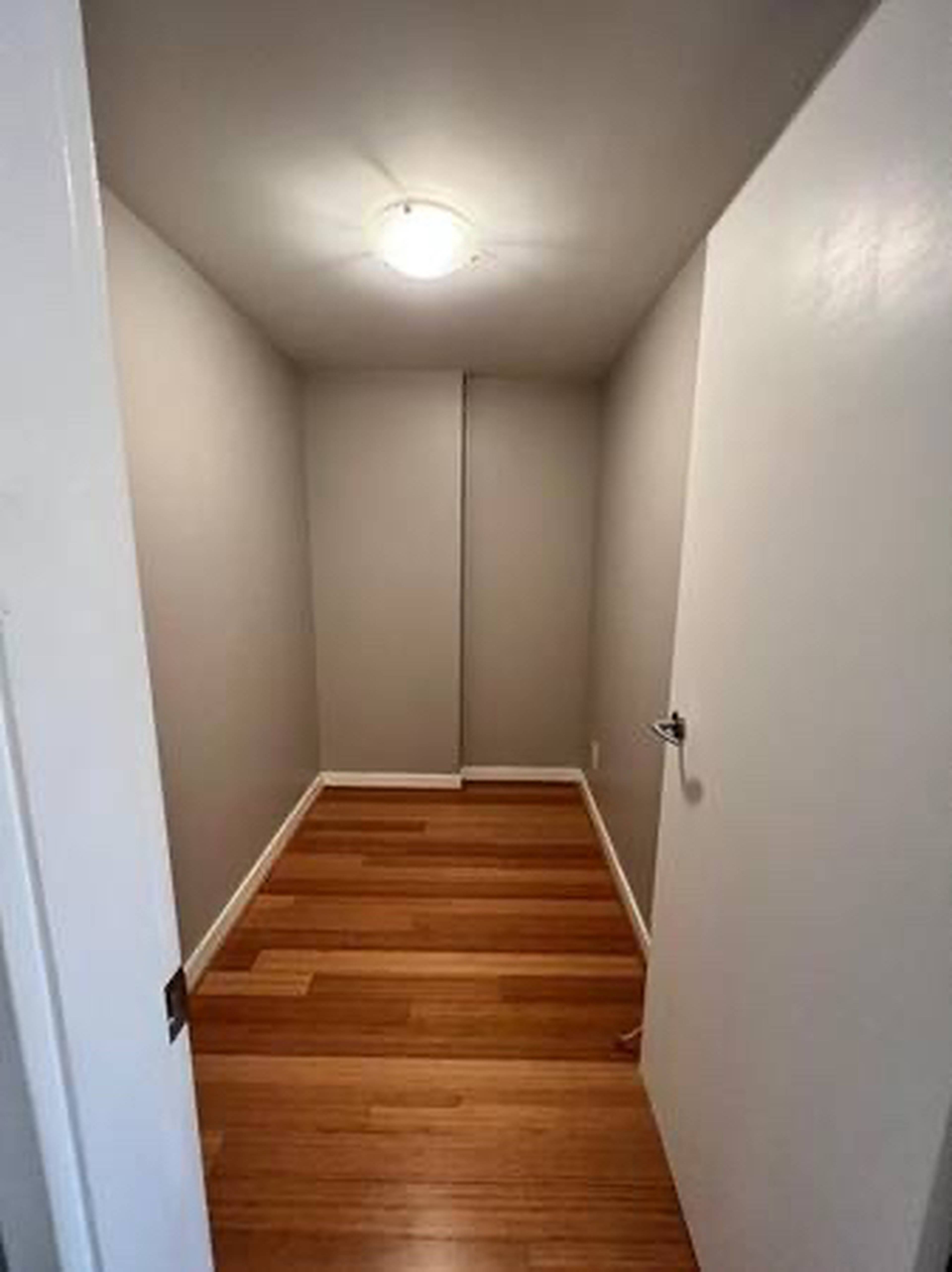 1 ch.  · 1 s. de bains for rent $2,500 / mois