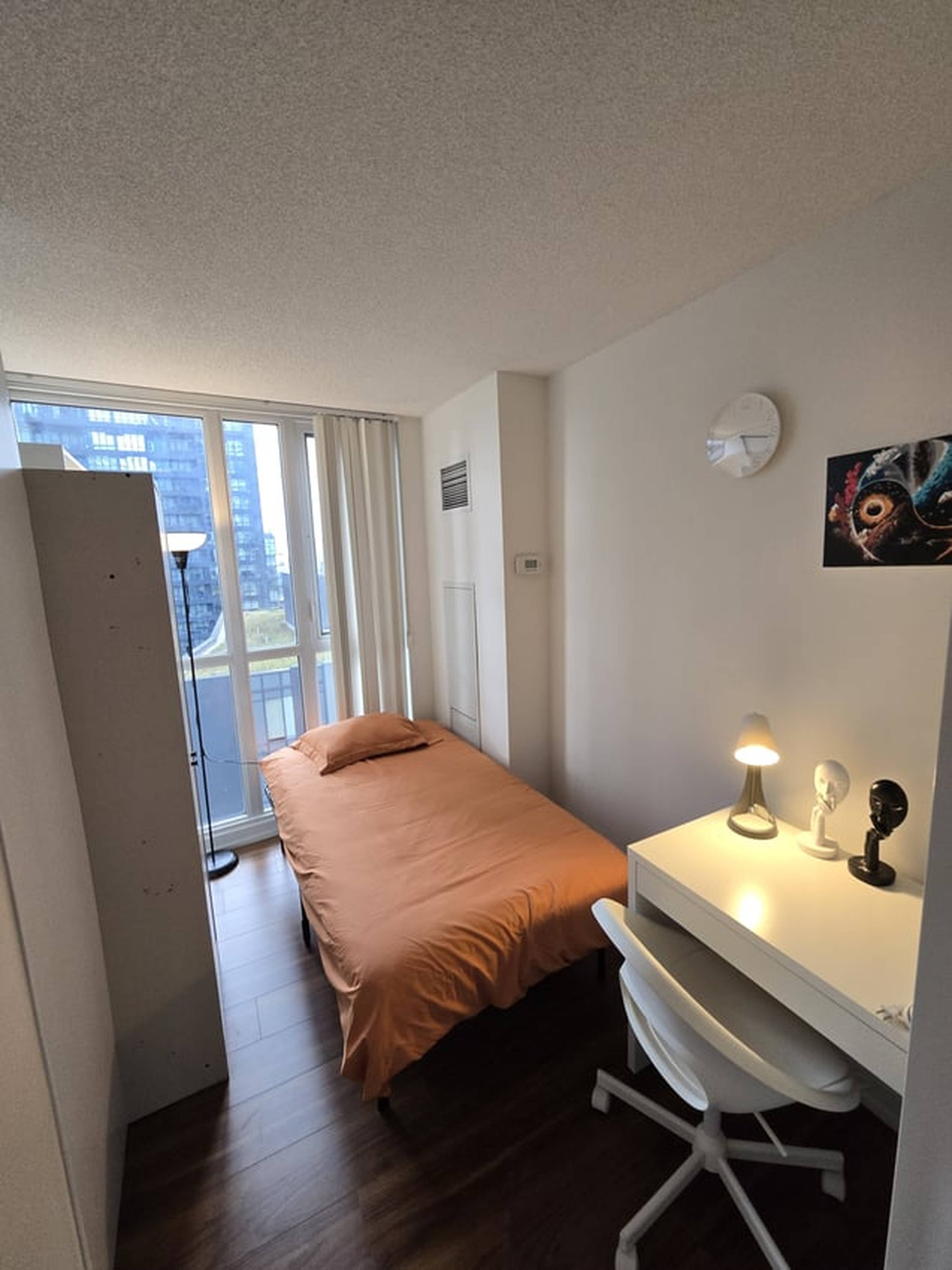 Room for rent $1,040 / month