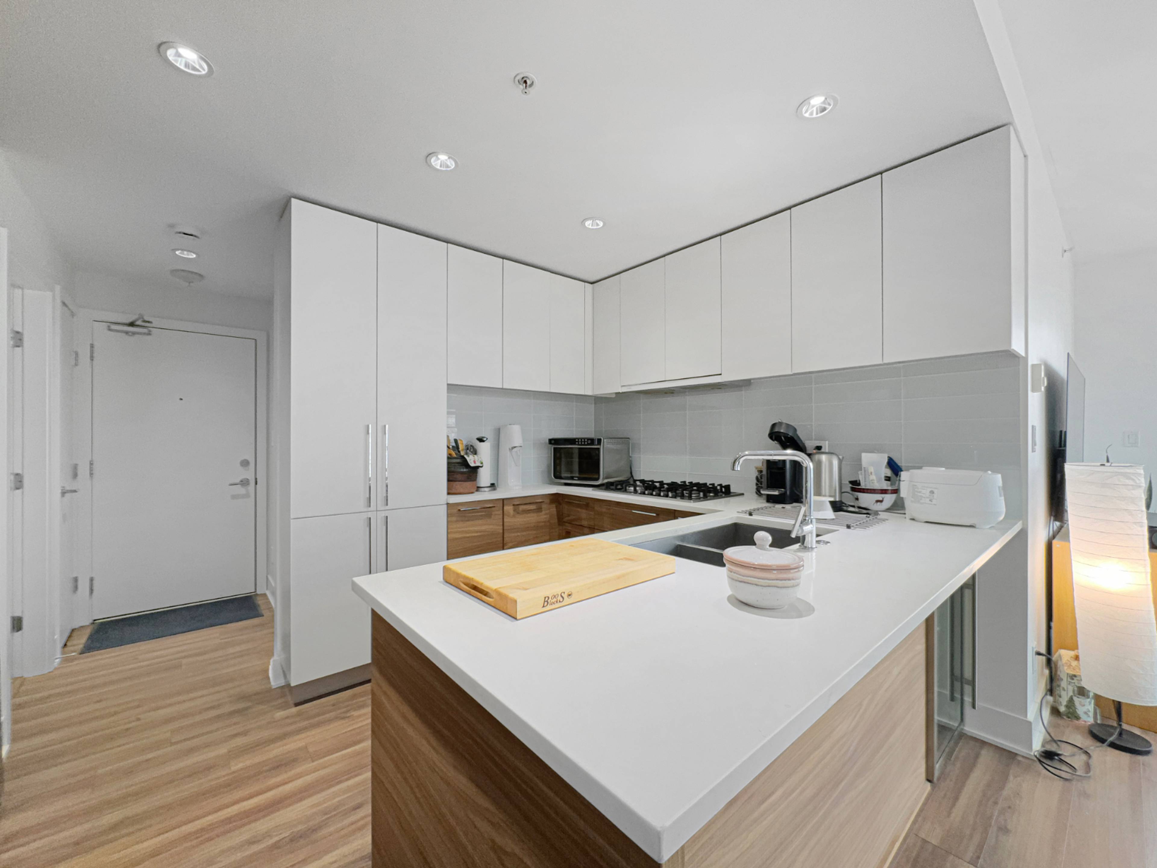 1 ch.  · 1 s. de bains for rent $2,150 / mois