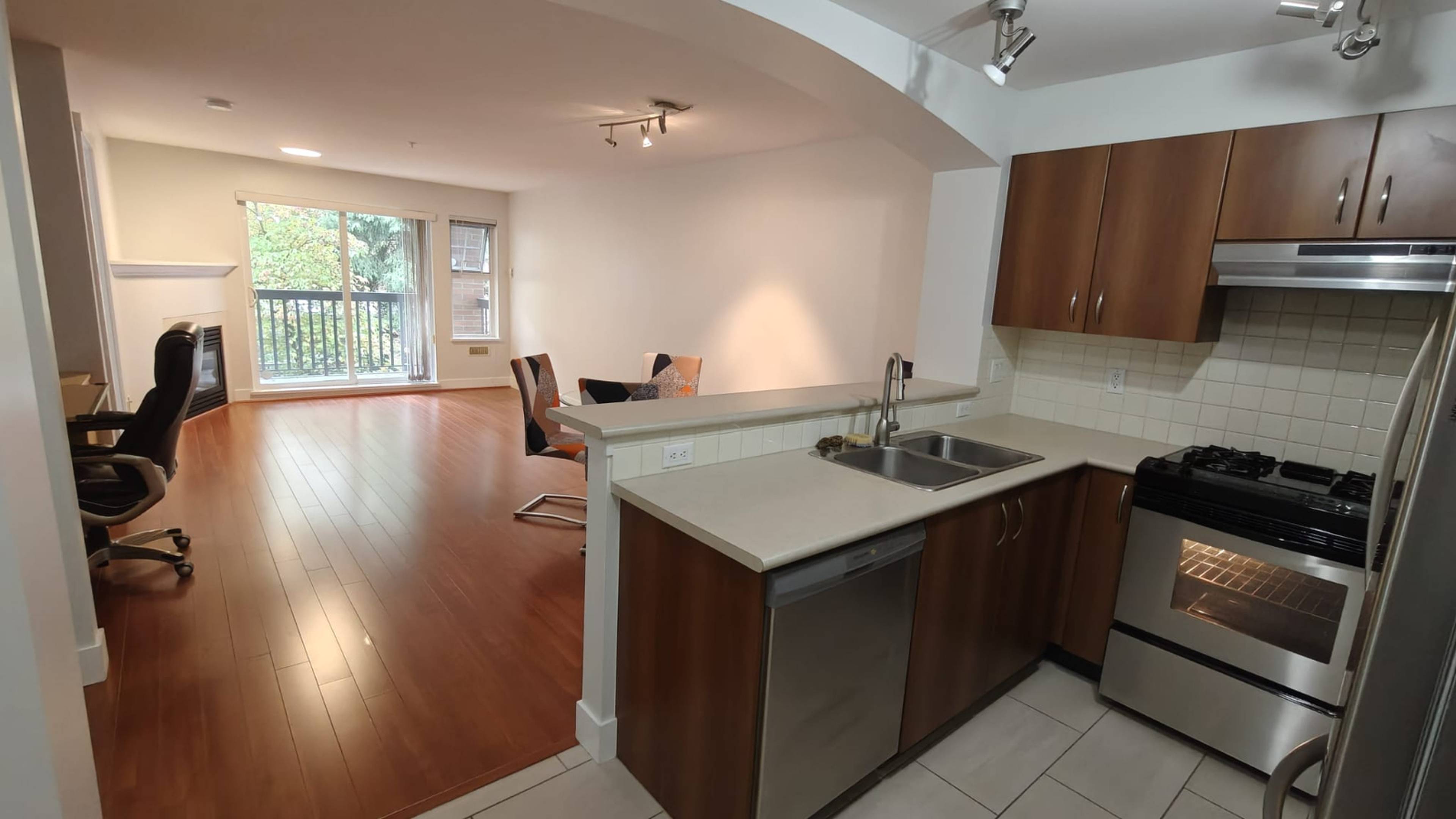 2 室  · 2 卫 for rent $2,800 / 月
