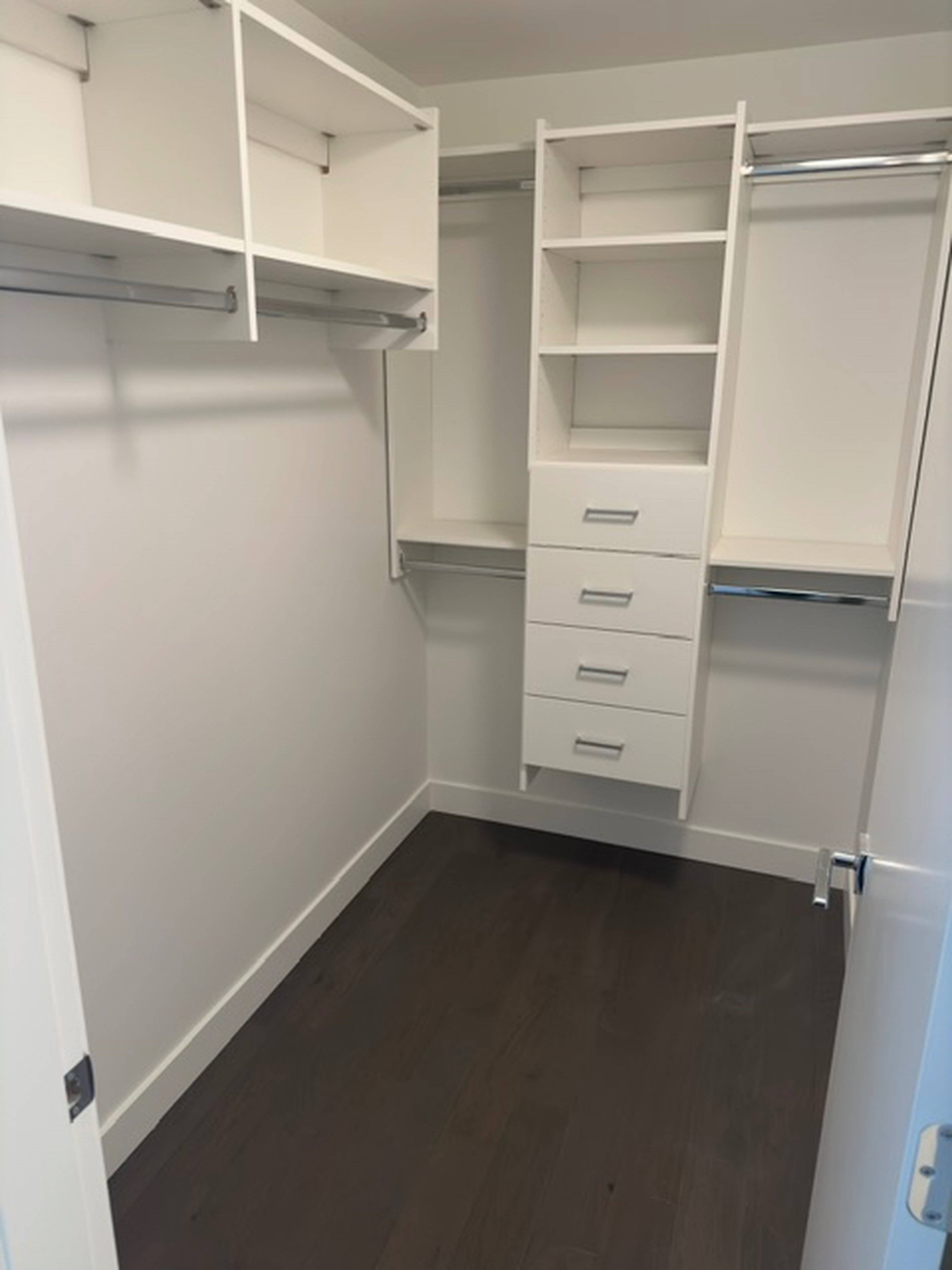 3 ch.  · 2 s. de bains for rent $4,000 / mois
