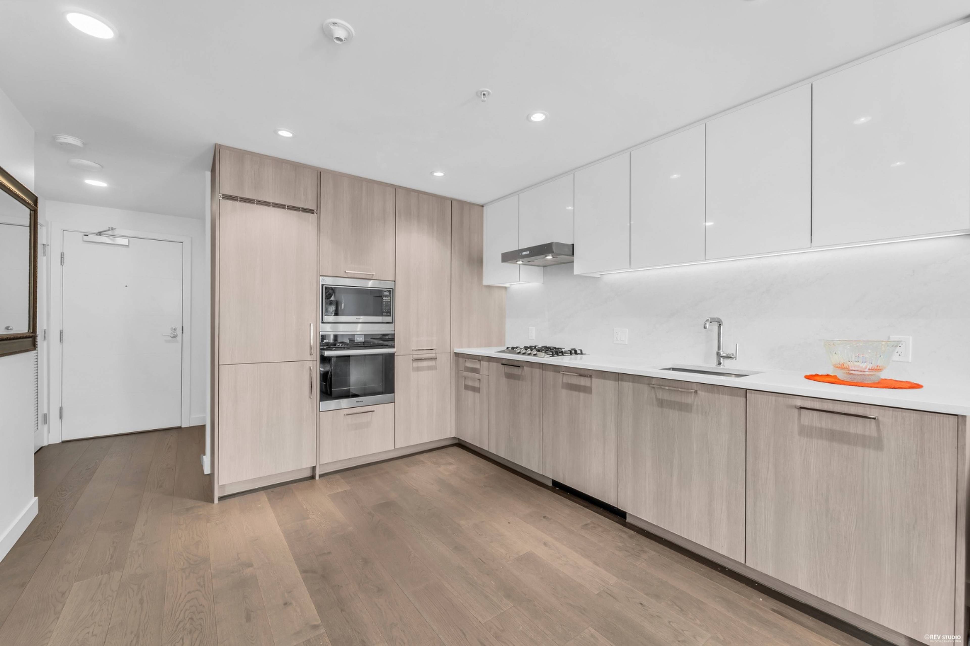1 ch.  · 1 s. de bains for rent $2,400 / mois